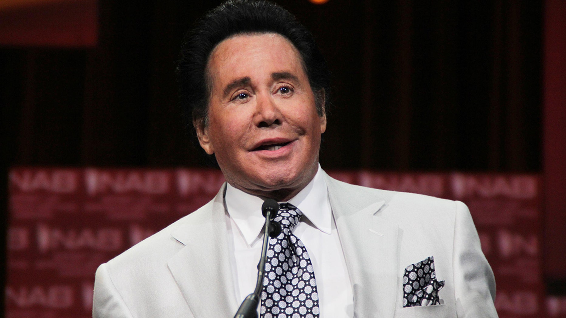 Police are looking for the people who broke into Wayne Newton's home in Las Vegas.