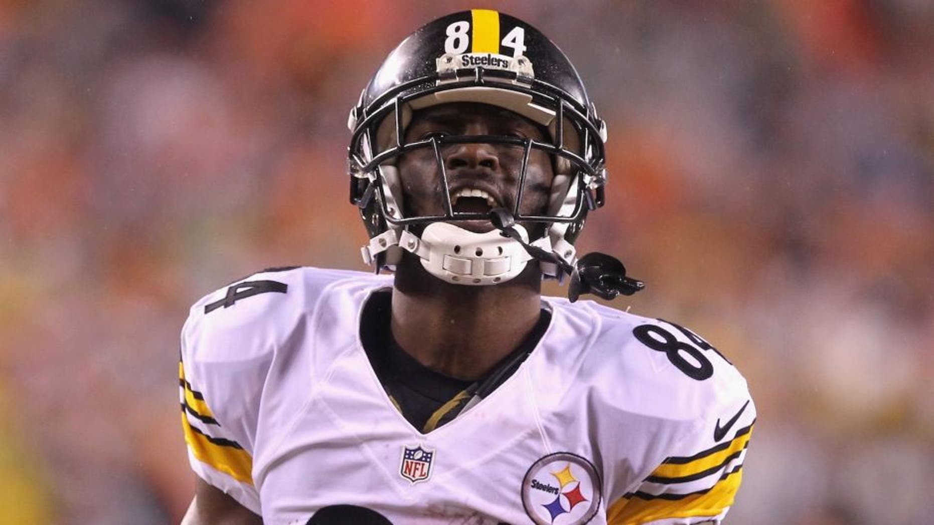 CINCINNATI, OH - JANUARY 09: Antonio Brown #84 of the Pittsburgh Steelers reacts in the second half against the Cincinnati Bengals during the AFC Wild Card Playoff game at Paul Brown Stadium on January 9, 2016 in Cincinnati, Ohio. (Photo by Dylan Buell/Getty Images)