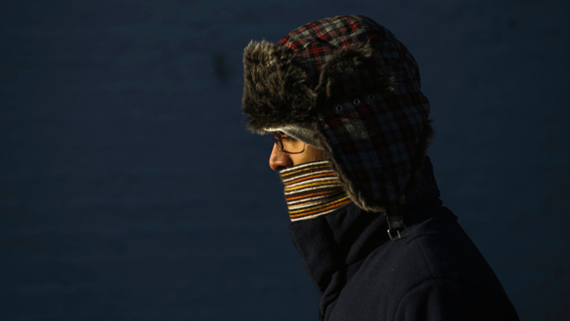 A commuter in New York walks to the subway bundled up due to low temperatures. (REUTERS/Lucas Jackson)