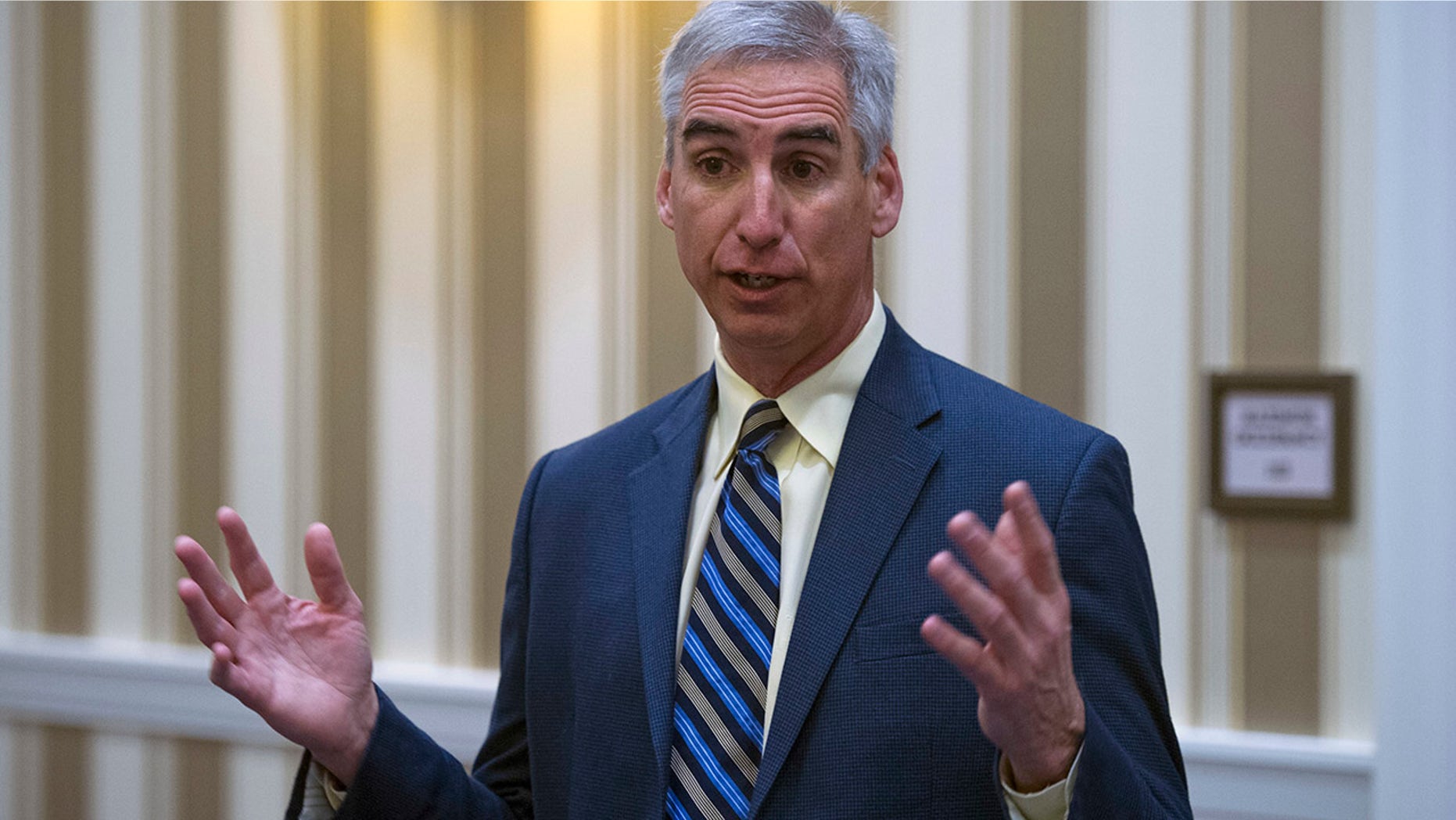 Oliver Luck says XFL players will stand for the national anthem.