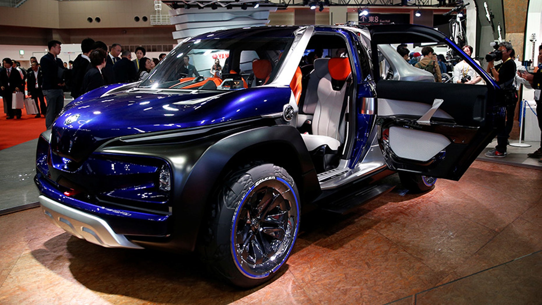 Yamaha displays Cross Hub Concept during media preview of the 45th Tokyo Motor Show in Tokyo, Japan October 25, 2017. REUTERS/Toru Hanai - RC186E5091A0