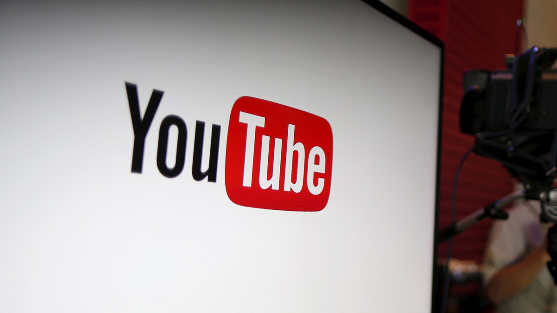YouTube unveils their new paid subscription service at the YouTube Space LA in Playa Del Rey, Los Angeles, California, United States October 21, 2015. Alphabet Inc's YouTube will launch a $10-a-month subscription option in the United States on October 28 that will allow viewers to watch videos from across the site without interruption from advertisements, the company said on Wednesday. REUTERS/Lucy Nicholson - GF20000027092