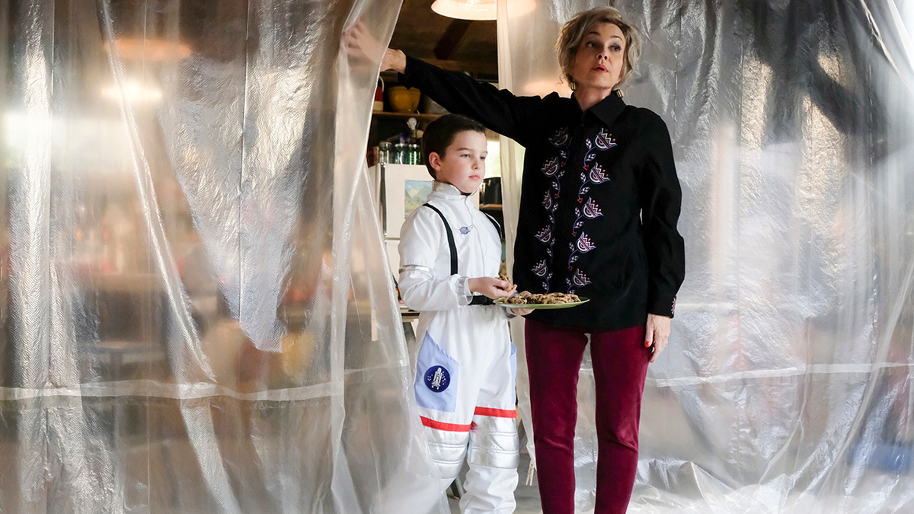 "A Sneeze, Detention, and Sissy Spacek" - Pictured: Sheldon (Iain Armitage) and Meemaw (Annie Potts). When flu season hits Medford, Sheldon takes extreme measures to remain healthy, on YOUNG SHELDON, Thursday, Feb. 1 (8:31-9:01 PM, ET/PT) on the CBS Television Network. Photo: Darren Michaels/Warner Bros. Entertainment Inc. ÃÂé 2017 WBEI. All rights reserved.