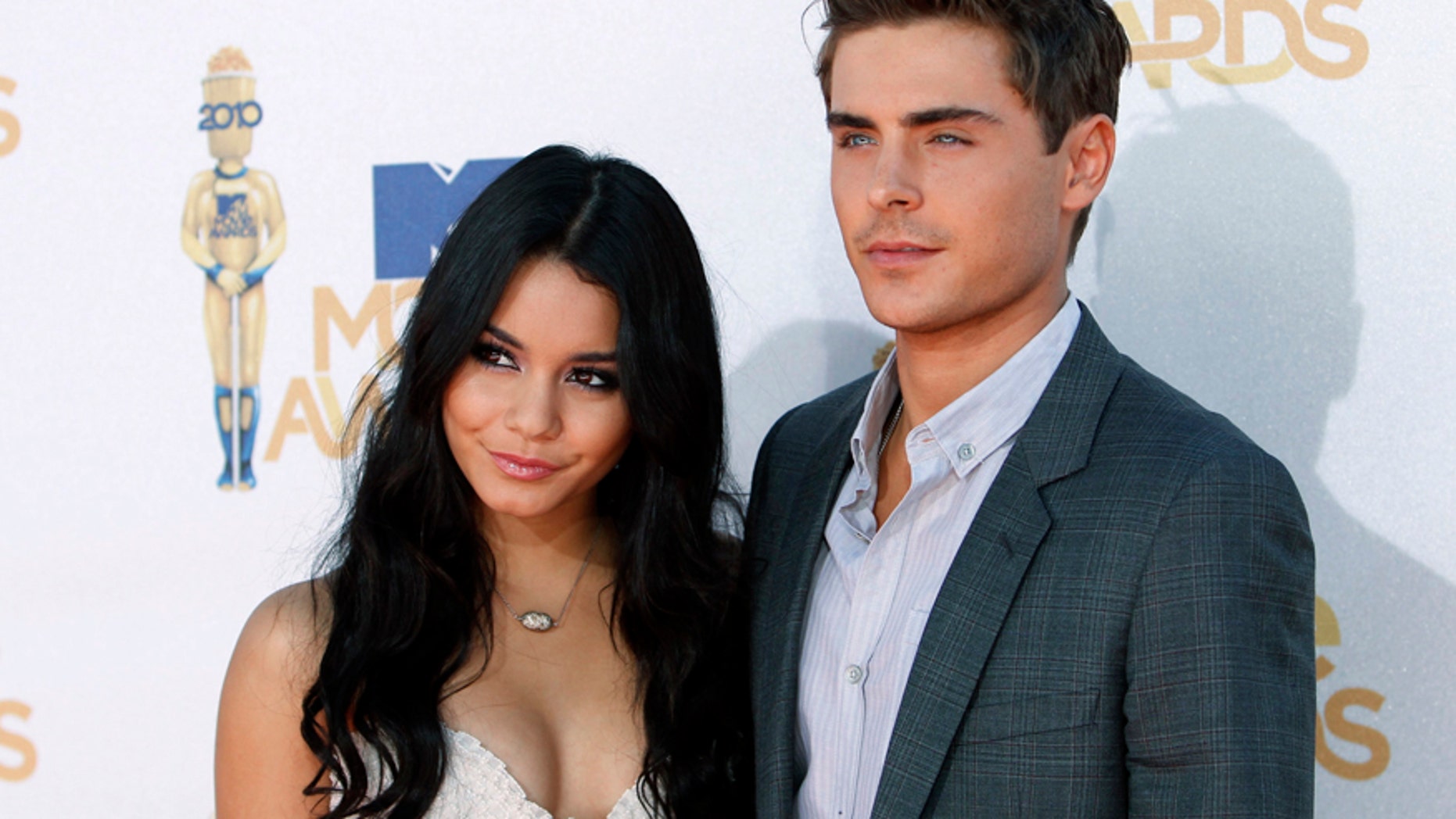 Vanessa Hudgens and Zac Efron arrive at the 2010 MTV Movie Awards in Los Angeles, June 6, 2010.
