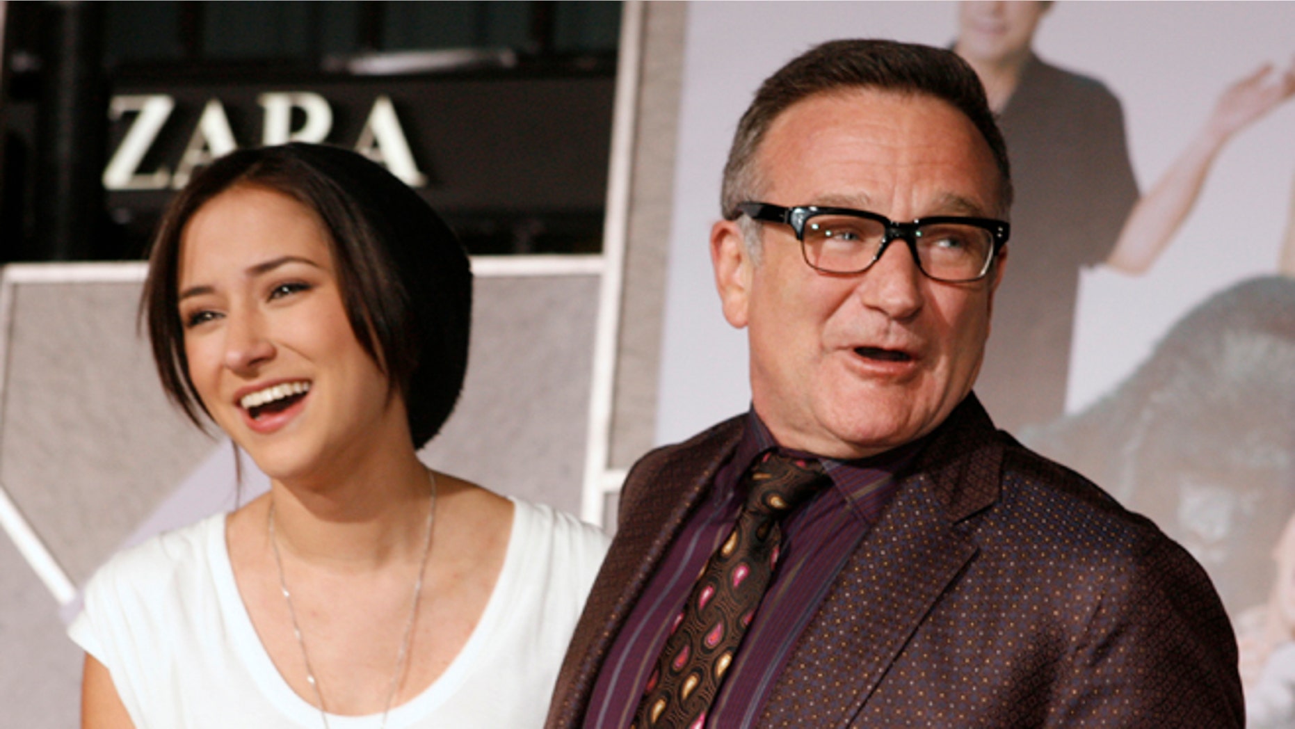 November 9, 2009. Robin Williams (R) star of the new film "Old Dogs" poses with his daughter Zelda Williams as they arrive in Hollywood, California.