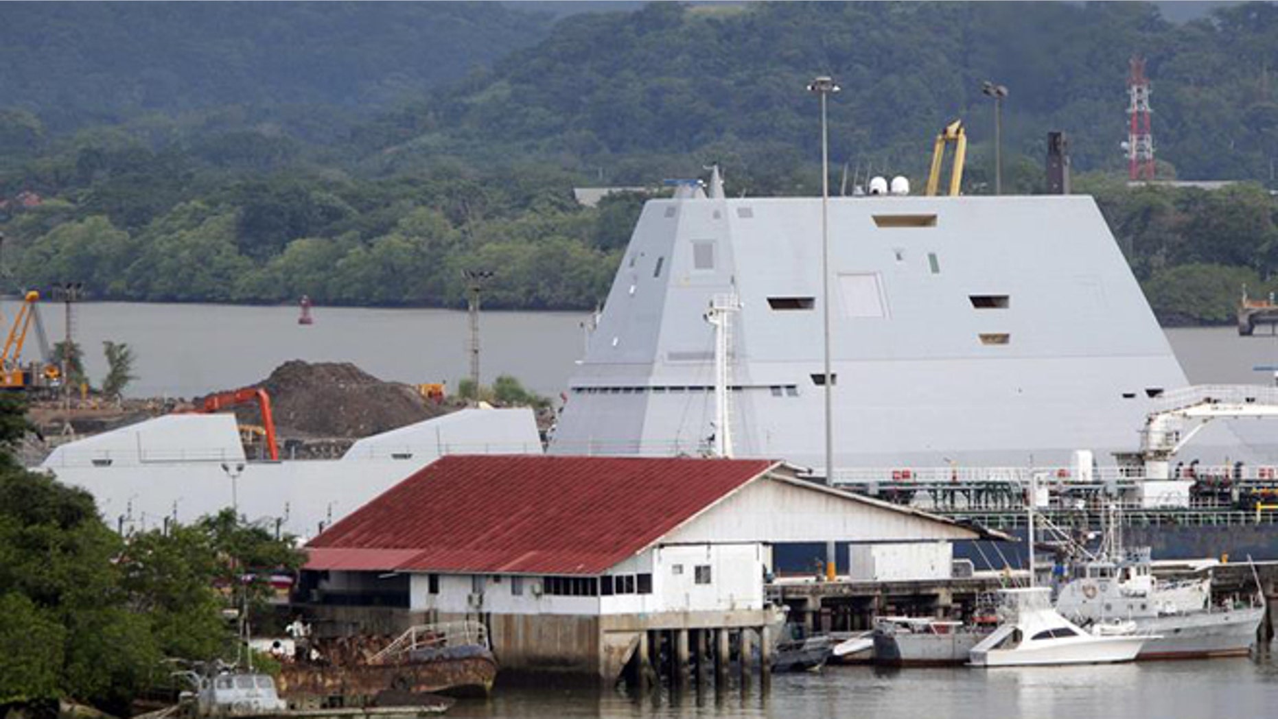 View of the U.S. Navy guided-missile destroyer USS Zumwalt in the former U.S. Naval Station Rodman, located at the Pacific entrance to the Panama canal, in Panama, November 23, 2016. EFE/Alejandro Bolivar.