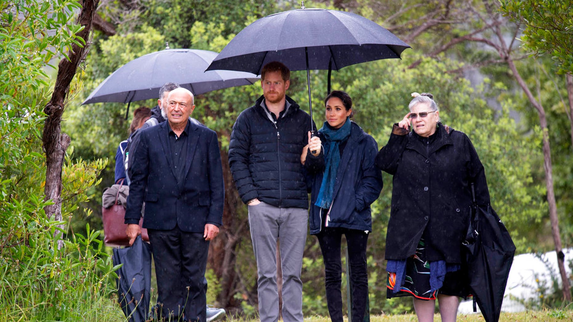 BN Sweet Spot: Meghan Markle cradling her Baby Bump in New Zealand