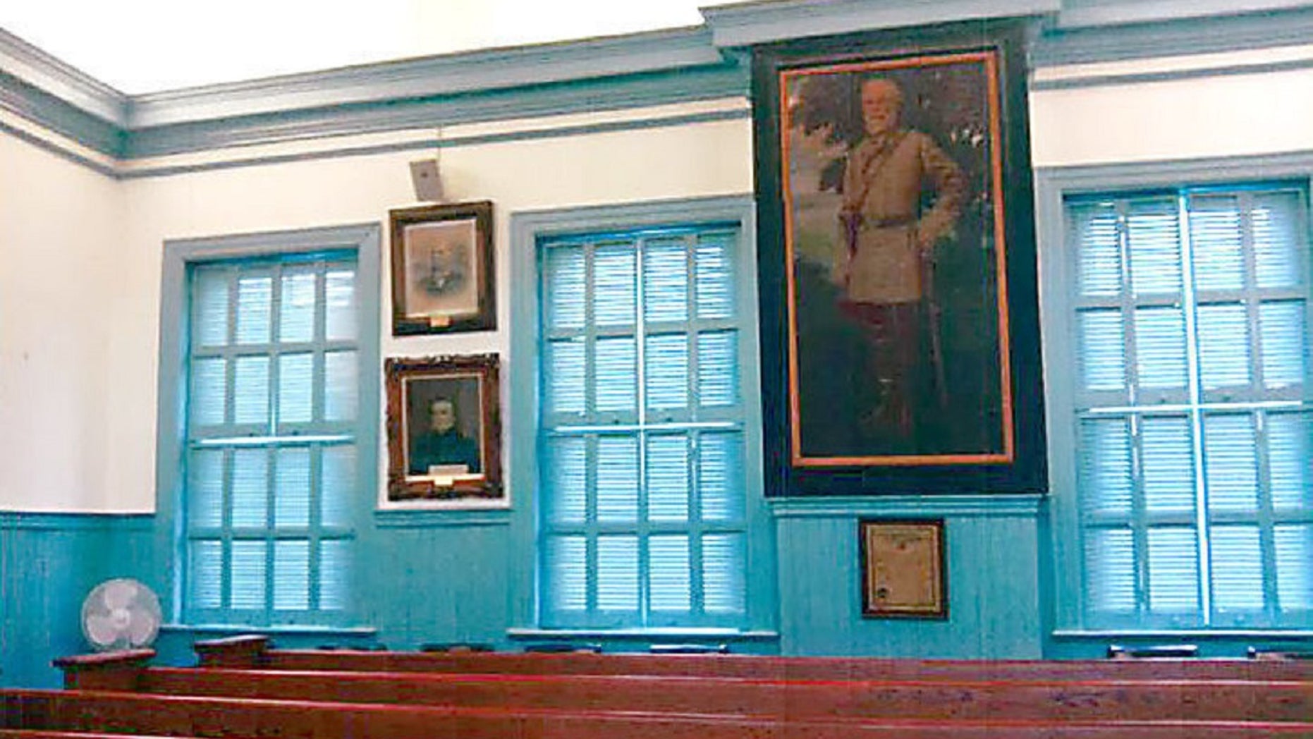 Lawyers for murder suspect Darcel Nathaniel Murphy argue that a portrait of Robert E. Lee violates his constitutional rights.