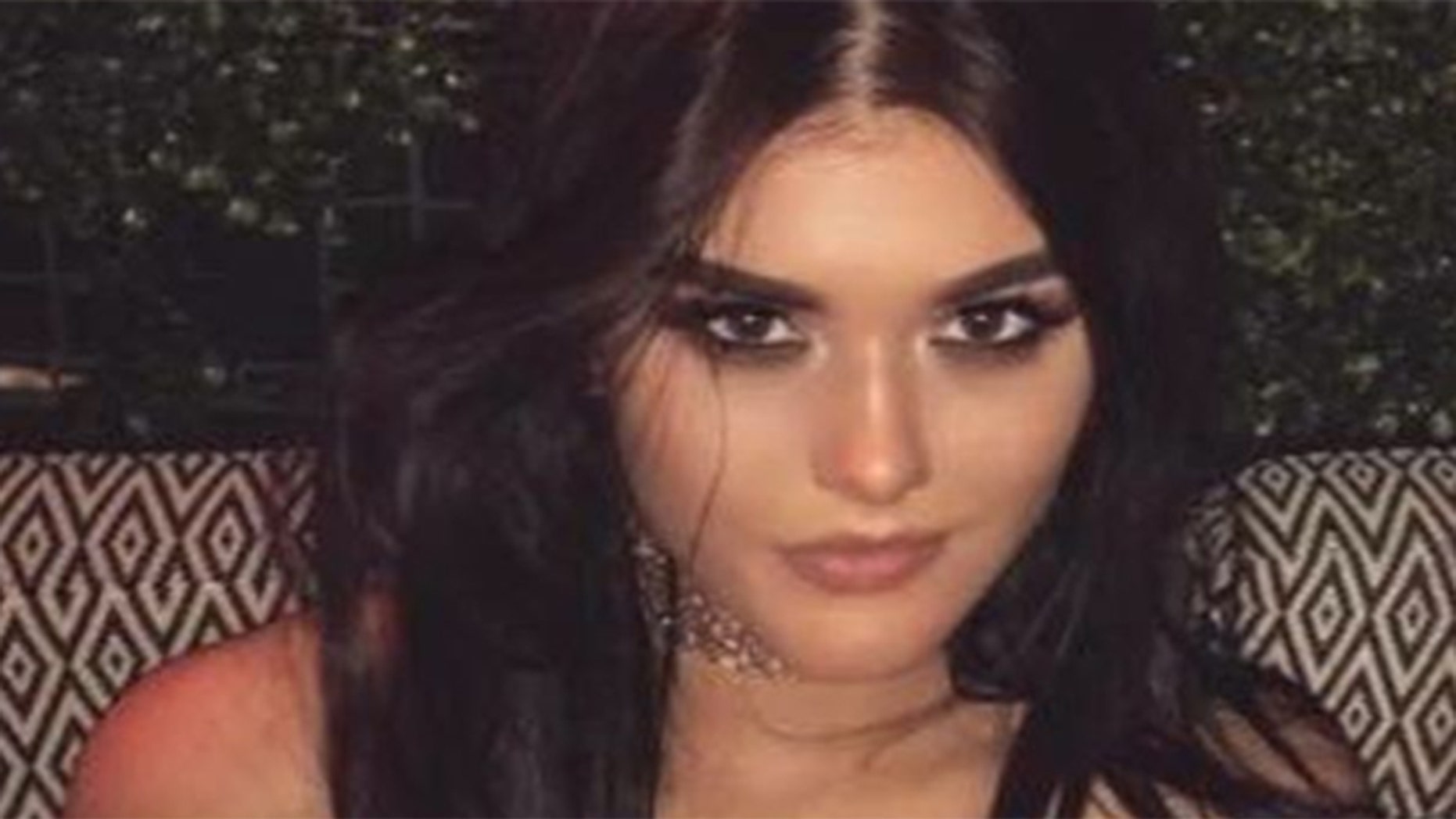 Mairead O’Neill, a young model, has died shortly after her mother died from a battle with cancer.