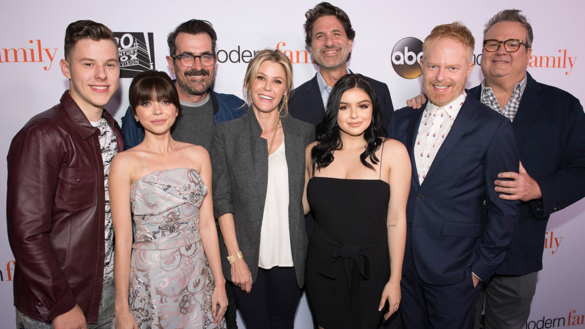 Modern Family Finally Reveals Character Show Killed Off Fox News   Modern Family Cast 