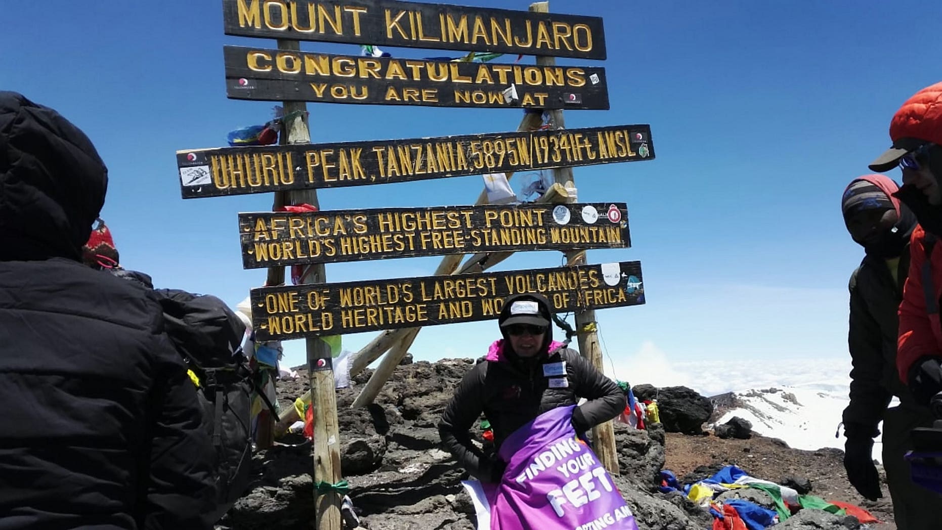 Connie Hutton, 48 climbed the mountain. Kilimanjaro after being amputated from the hands and feet as a result of sepsis. 
