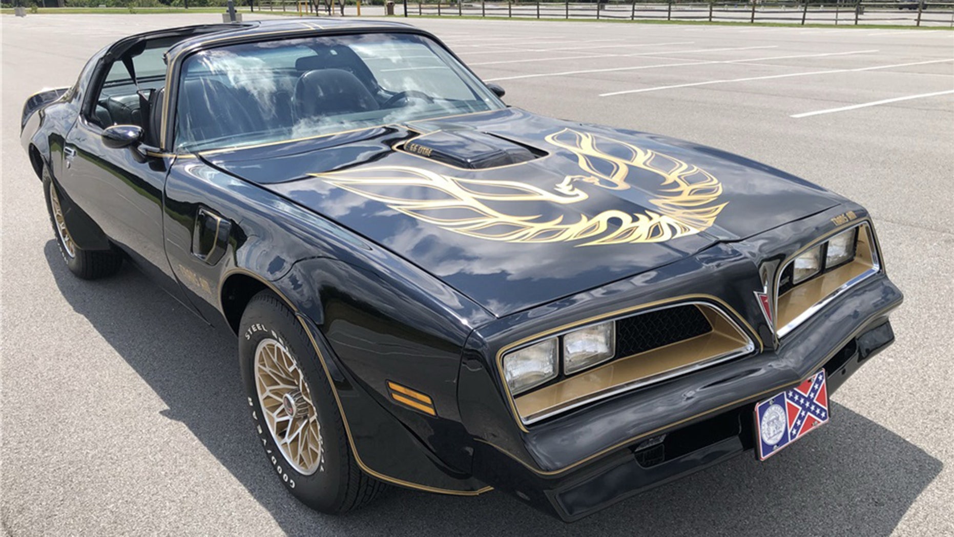 Burt Reynold's 'Bandit' Pontiac Firebird Trans Am lookalike sold for ...