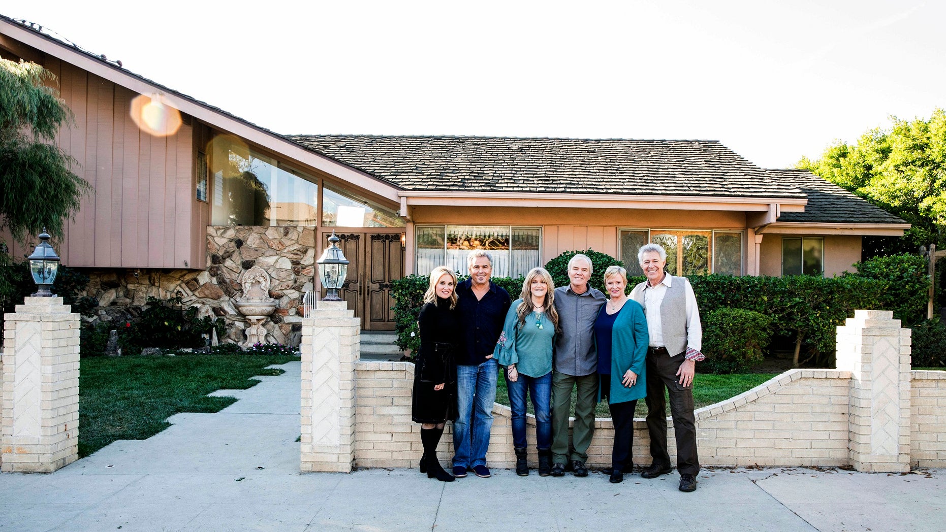 Brady Bunch cast: (left to right) Maureen McCormack (Marsha), Christopher Knight (Peter), Susan Olsen (Cindy), Mike Lookinland (Bobby), Eve Plumb (Jan) and Barry Williams (Greg) in front of the original Brady home in Studio City, CA, as seen on A Very Brady Renovation.