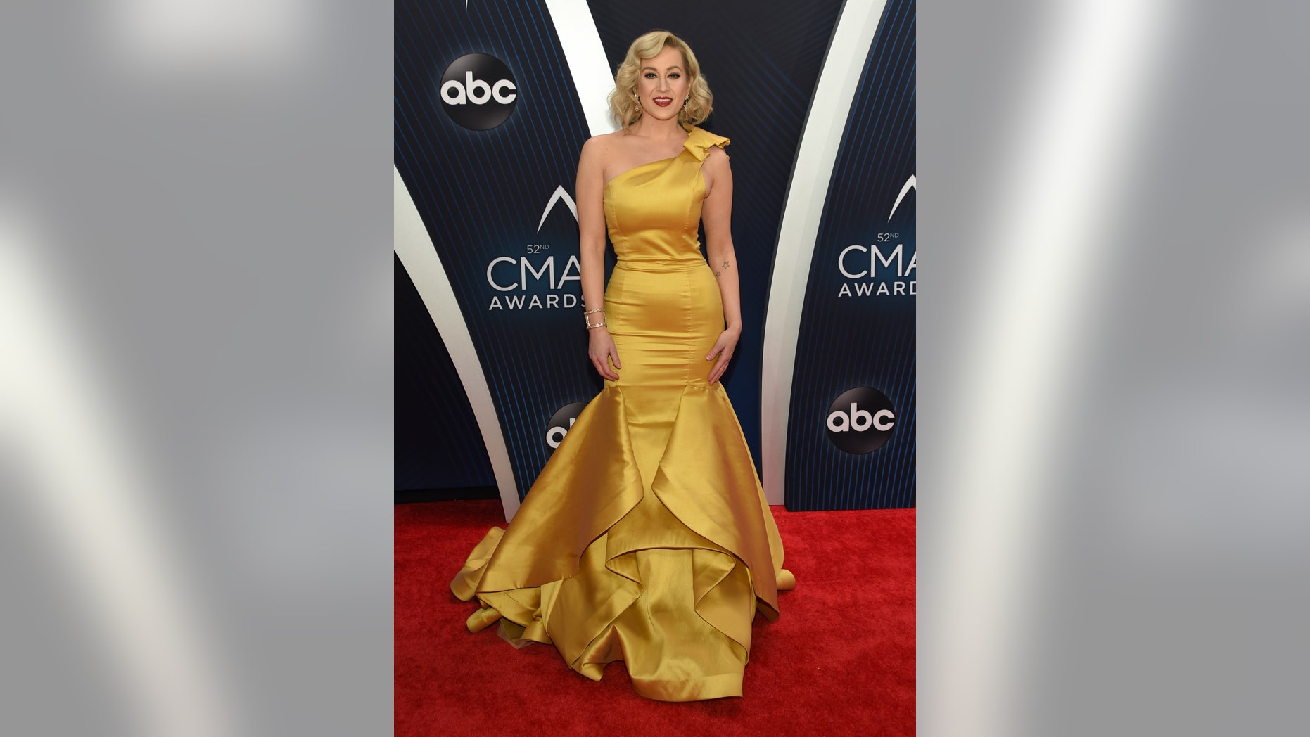 Kellie Pickler stuns in a yellow satin floor-length gown.