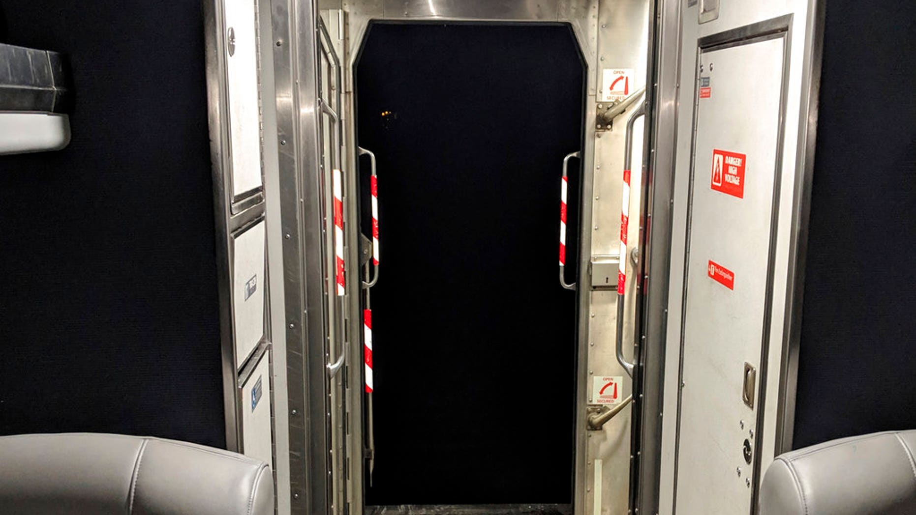This photo shows the end of an Amtrak wagon bound for New York after its separation from another, outside of Ravena, about 25 km south of Albany-Rensselaer station in Albany. .