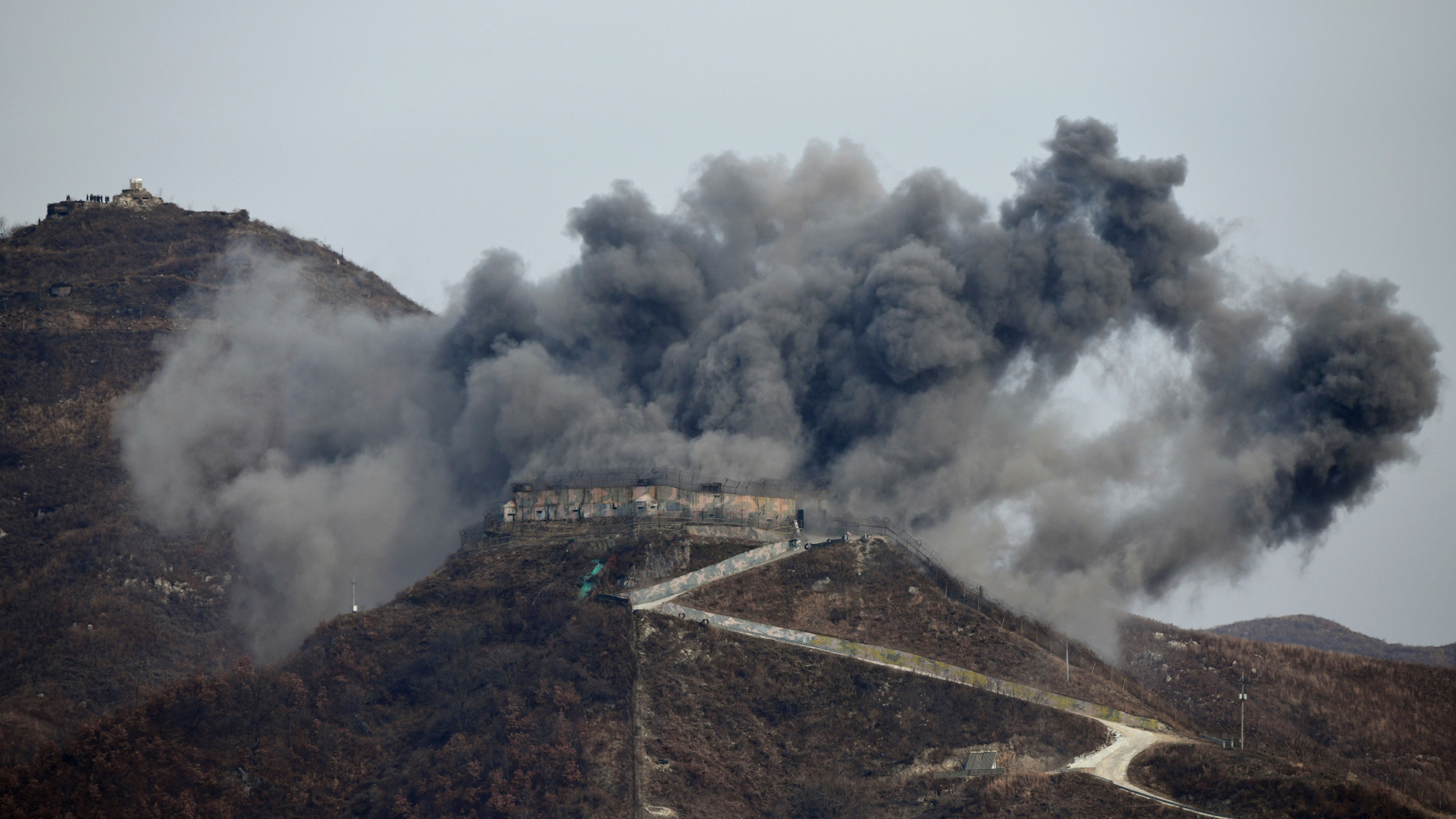 Seoul: North Korea destroys 10 guard posts to lower tensions Seoul: North Korea destroys 10 guard posts to lower tensions