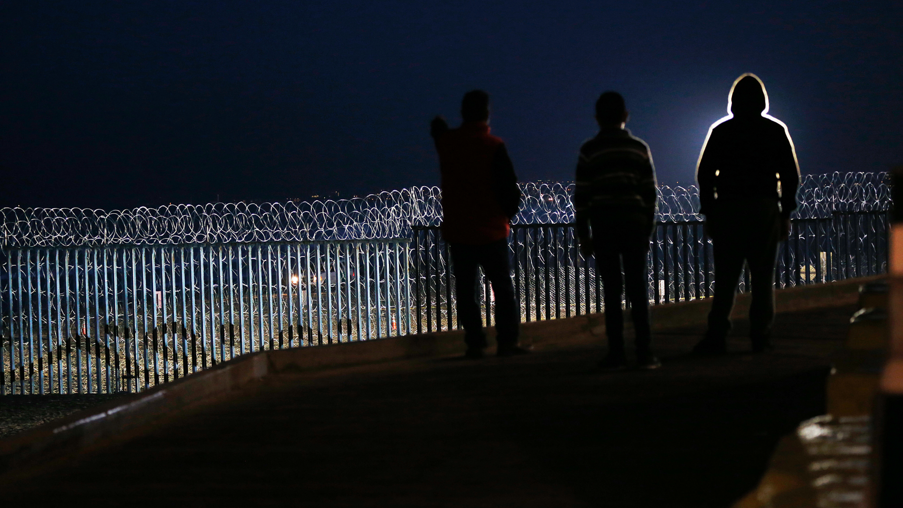 Migrants get cool reception in Mexican border town Migrants get cool reception in Mexican border town