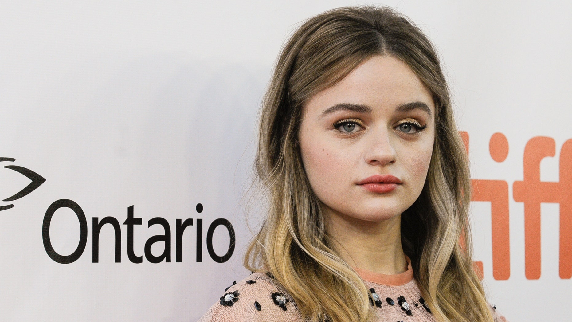 Actress Joey King Called Out Rude Plane Passenger Who Didnt Want To Catch Her Non Existent