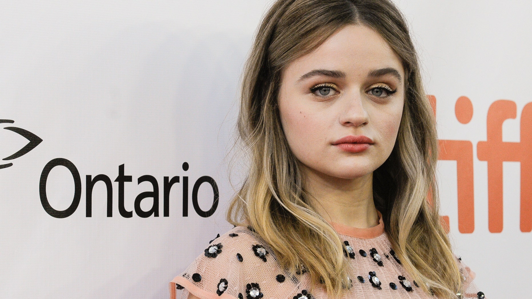 Actress Joey King called out a rude plane passenger in a recent tweet.