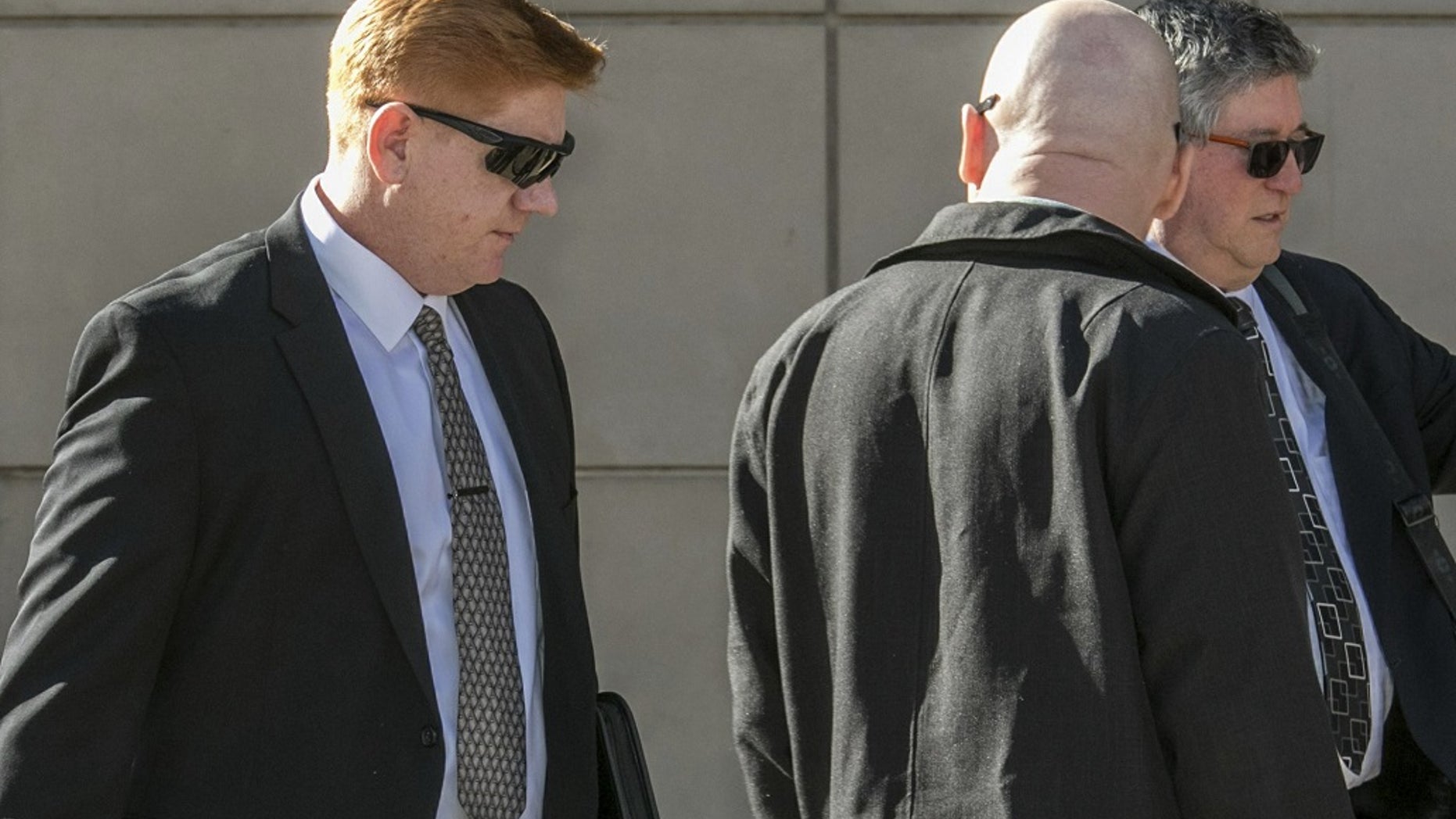 Lonnie Swartz makes his way to court in Tucson, Ariz.