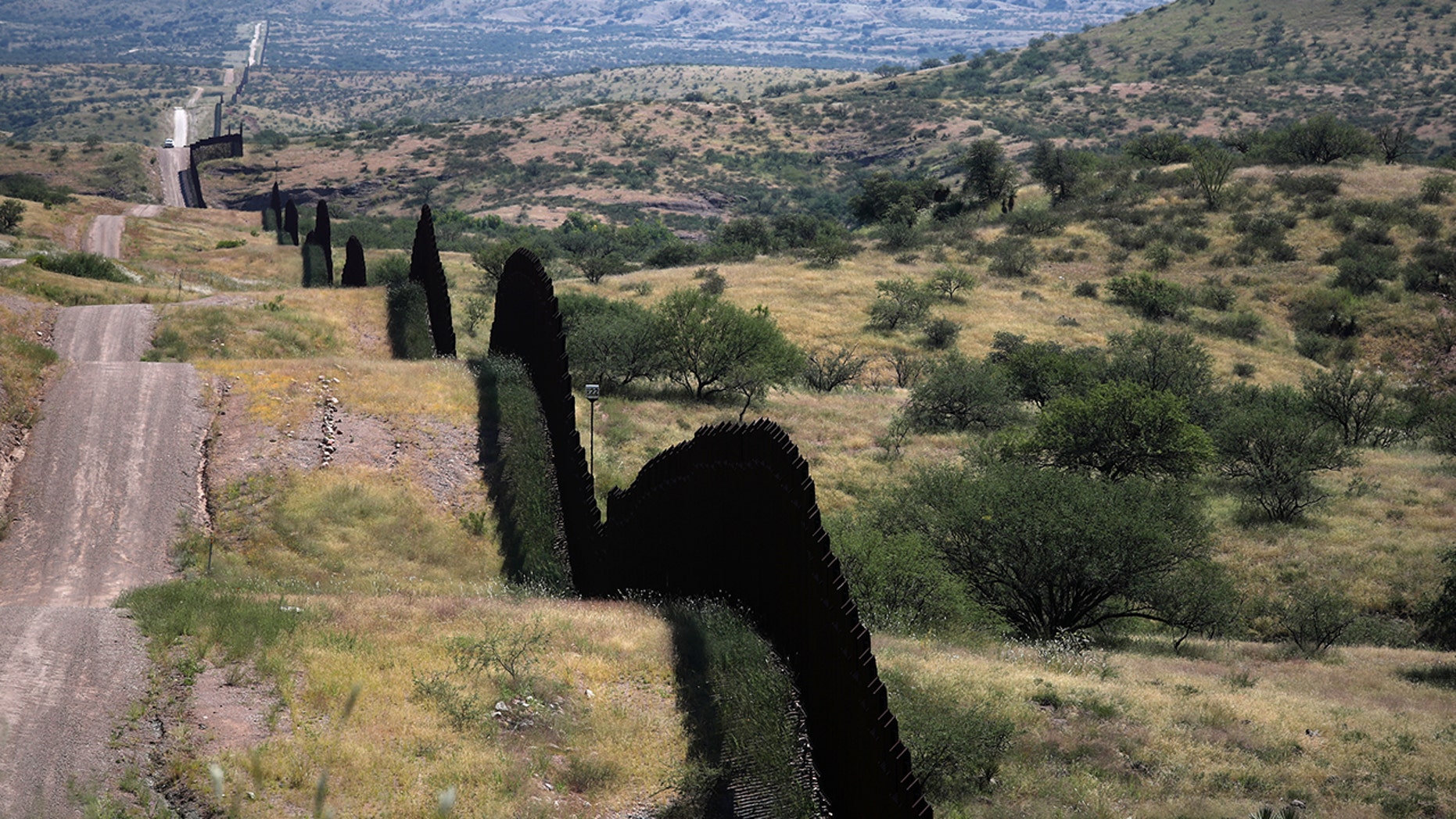 Le mur frontalier américain avec le Mexique a été vu des États-Unis à Nogales, en Arizona, à la mi-septembre.