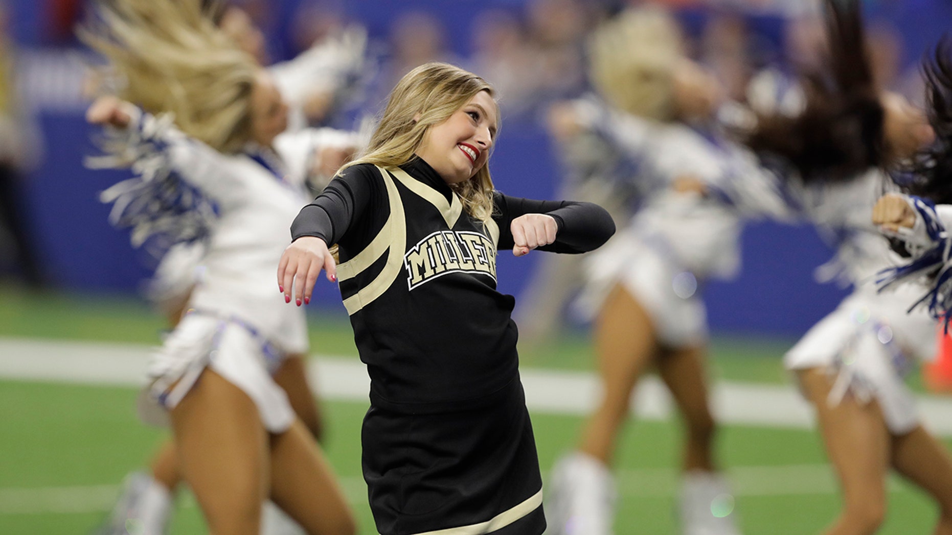 Ella Whistler, who was shot and wounded seven times on May 25, 2018 at Noblesville West Middle School in Indiana, performs with Indianapolis Colts cheerleaders in the first half of the year. 39, an NFL game against the Miami Dolphins in Indianapolis on November 25, 2018. (Associated Press)