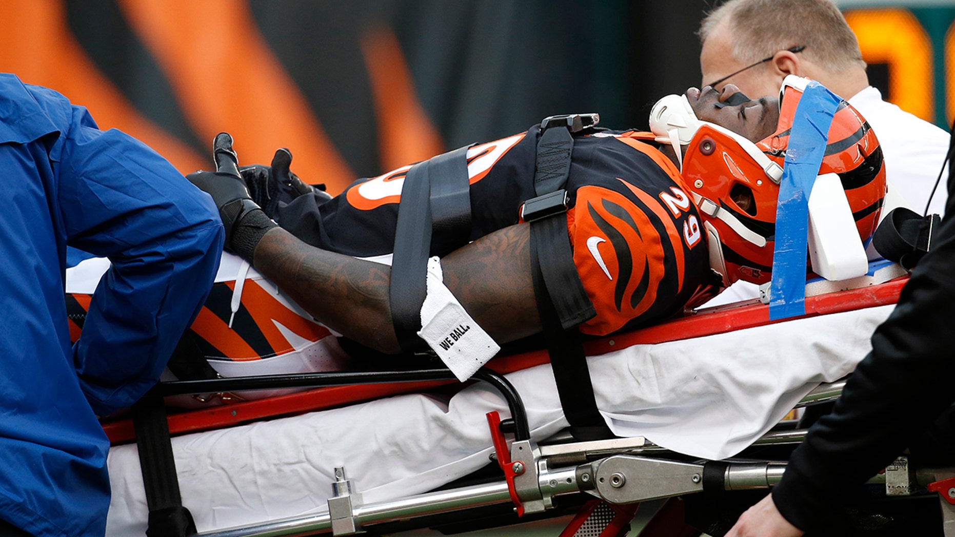 Bengals CB Tony McRae suffers concussion, carted off field, in home