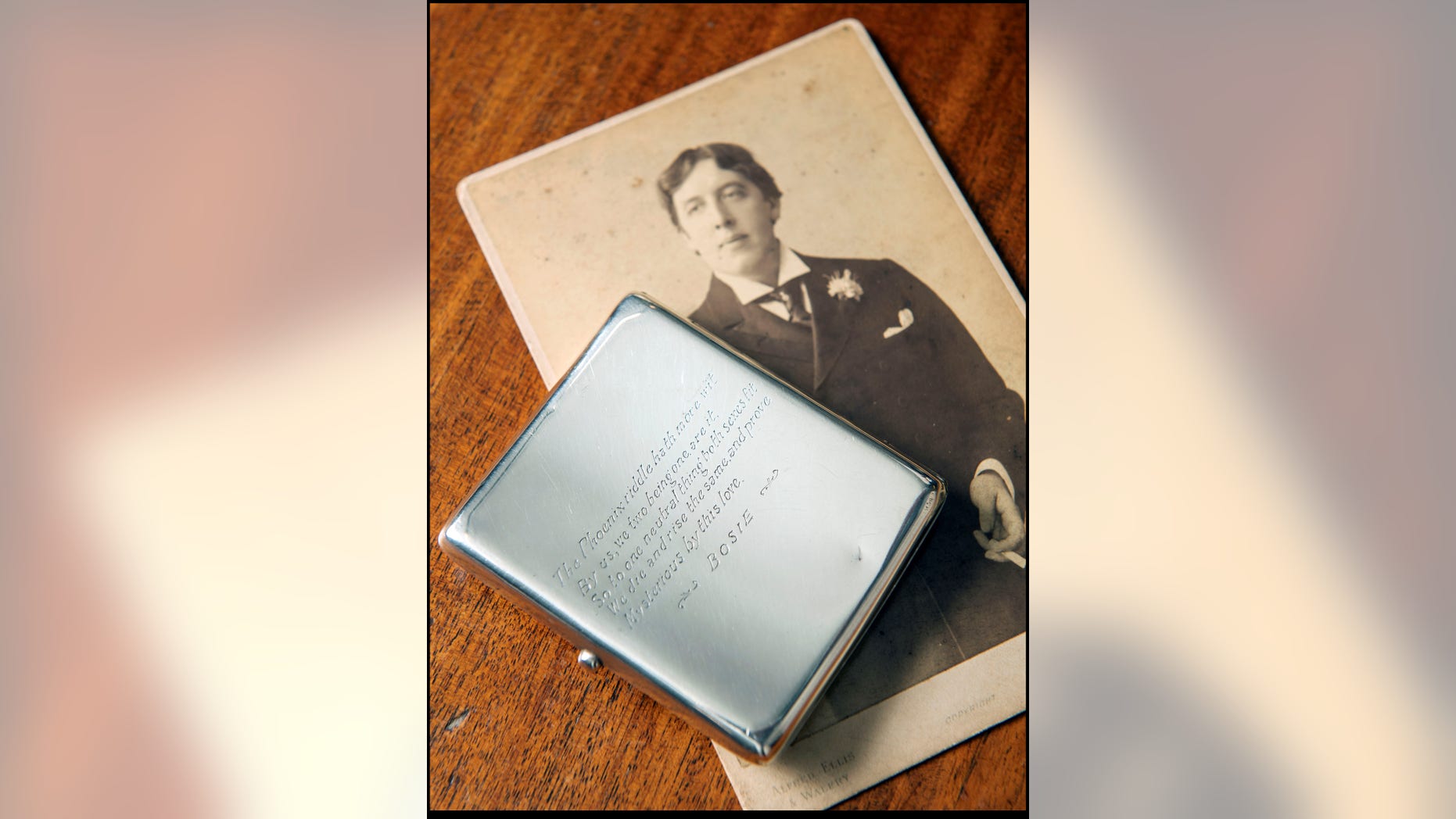 The cigarette case is a unique reminder of Oscar Wilde’s love affair with Lord Alfred Douglas, known as “Bosie.” (Henry Aldridge and Son)