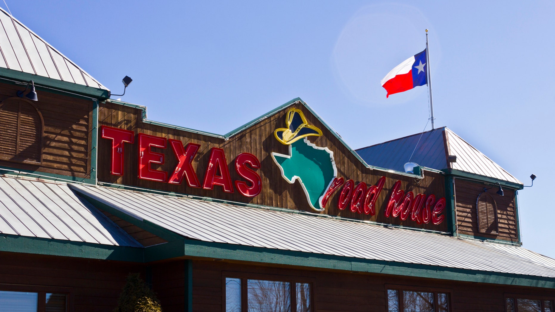 Texas Roadhouse has apologized for an incident last week involving a breastfeeding mother in Kentucky.