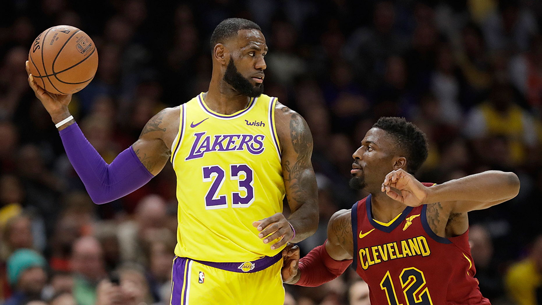 Lakers' LeBron James returns to 