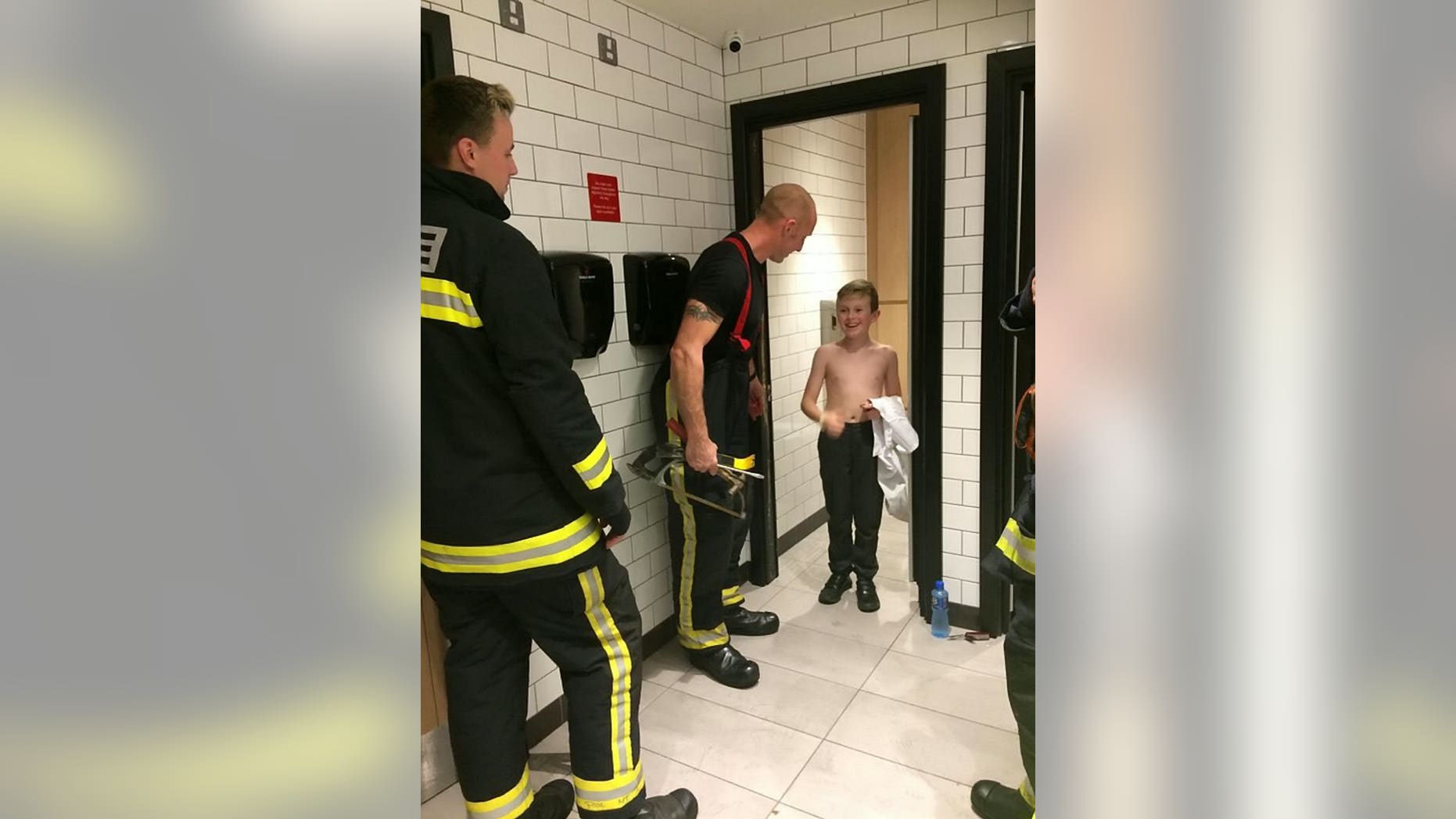 Firefighters Rescue Boy Stuck In Kfc Bathroom After Faulty Lock Traps 5571