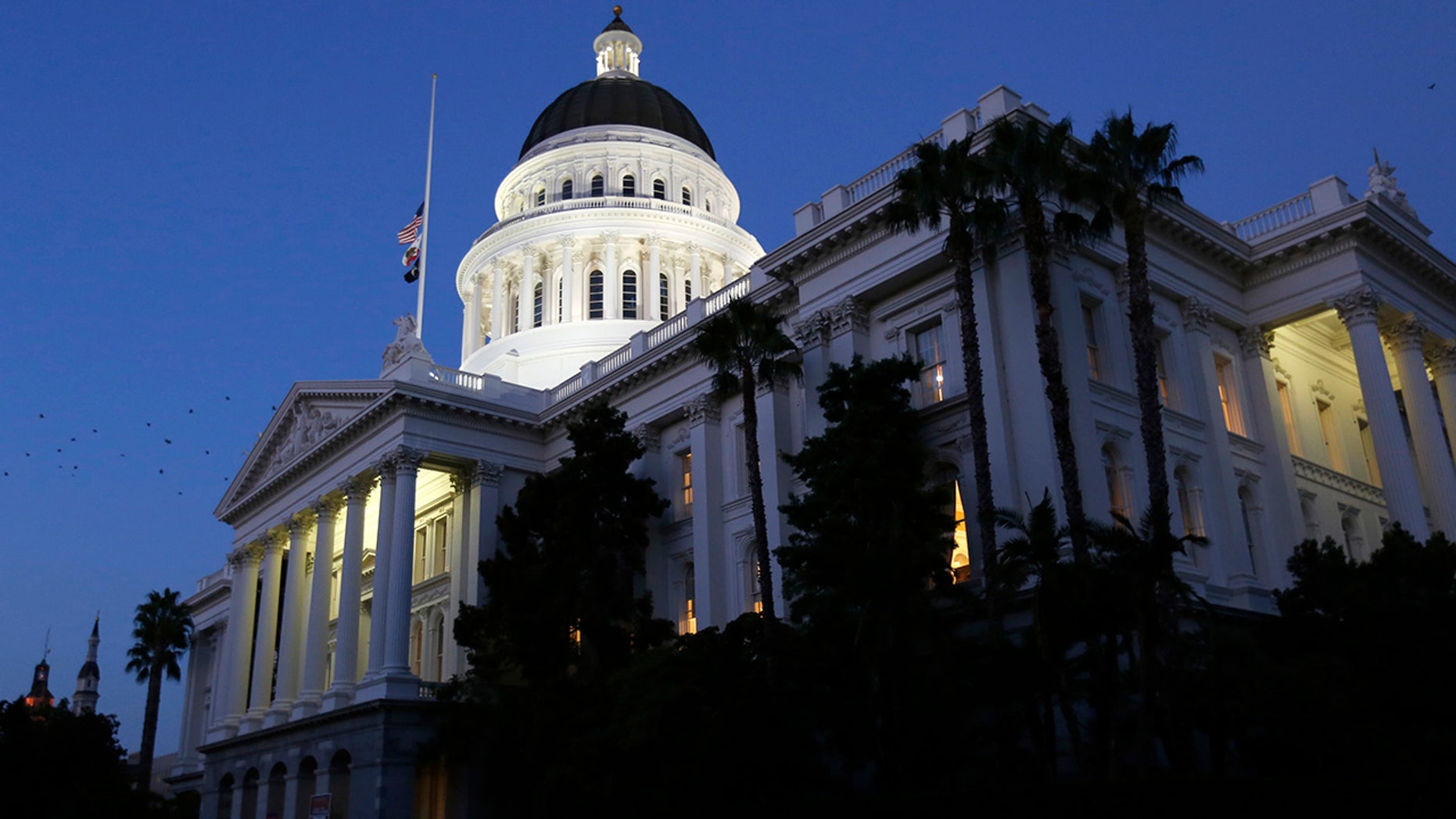 Capitol Dome lights shine as lawmakers work all night Friday, August 31, 2018, in Sacramento, California. Friday is the last day that California lawmakers consider bills before they are postponed after the November elections. (AP Photo / Rich Pedroncelli)