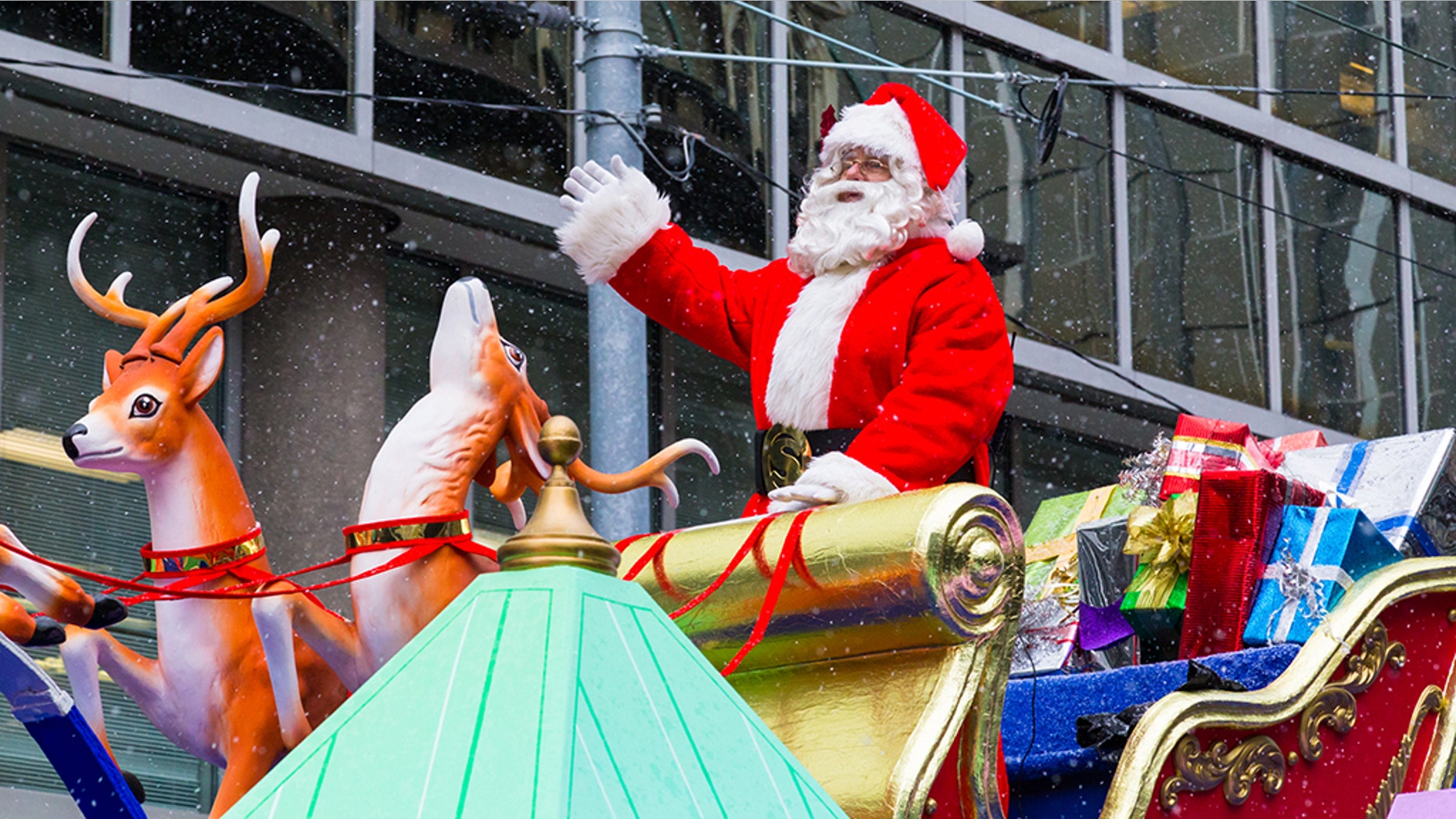 A four-year-old girl died after she fell underneath a float at a Santa Claus parade in the Canadian town of Yarmouth on Saturday.