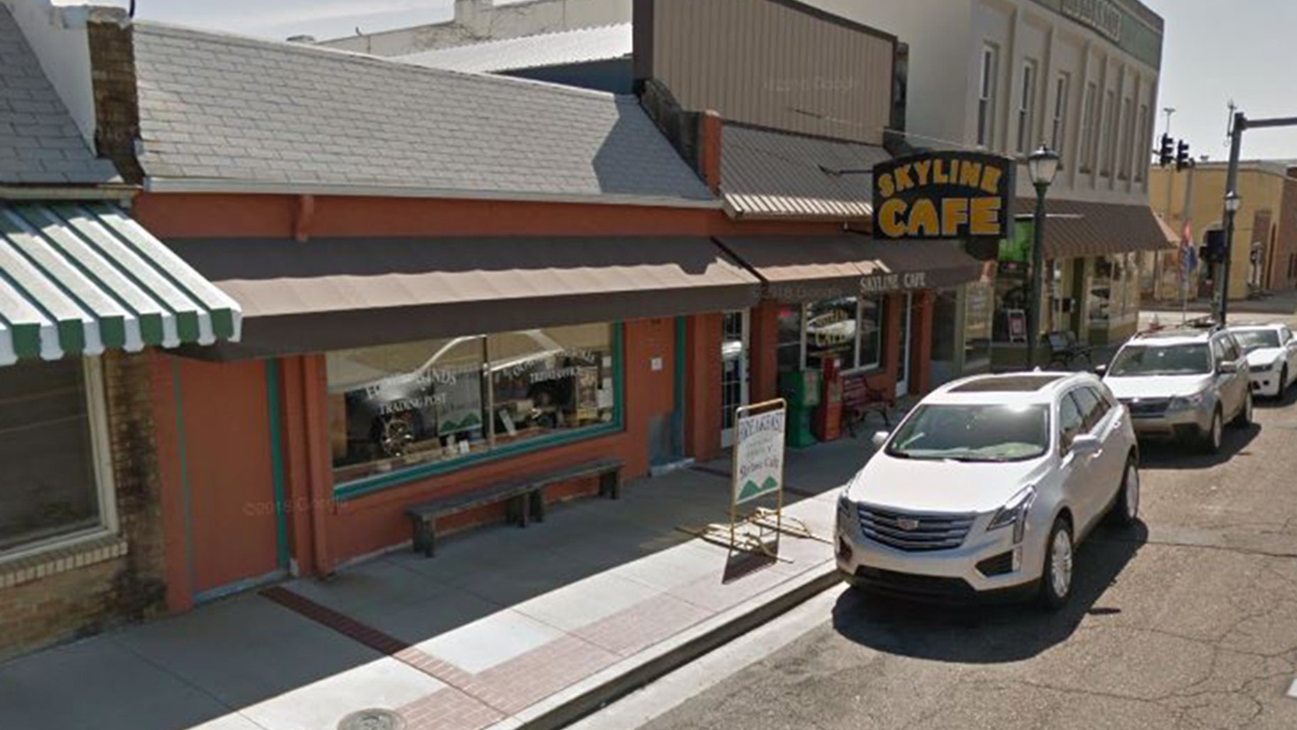 A restaurant is being praised after a choir group performed the national anthem Saturday morning.