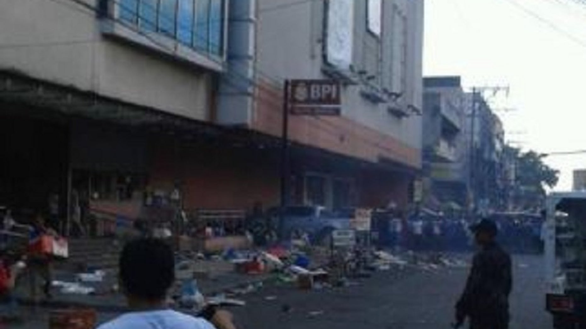 2 dead, 21 wounded in bomb blast at Philippine shopping mall; Muslim militants eyed