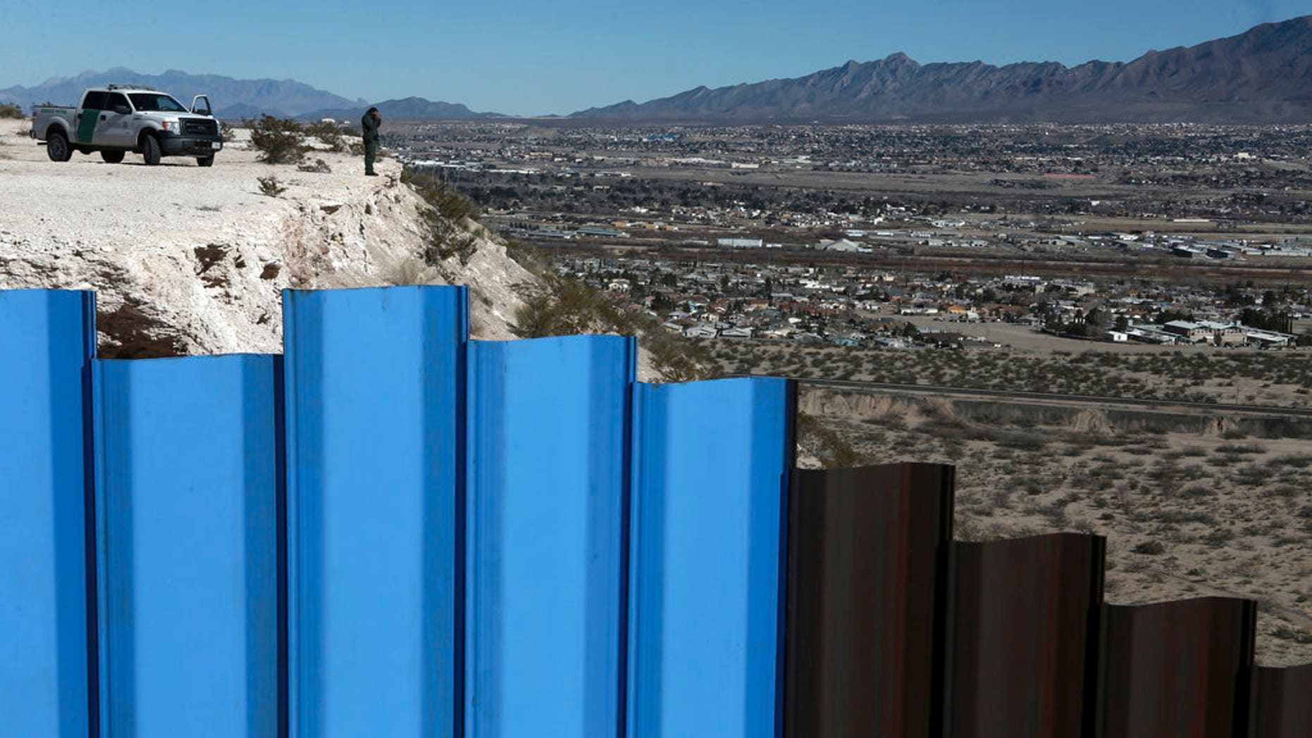 Dozens of immigrants dumped in El Paso