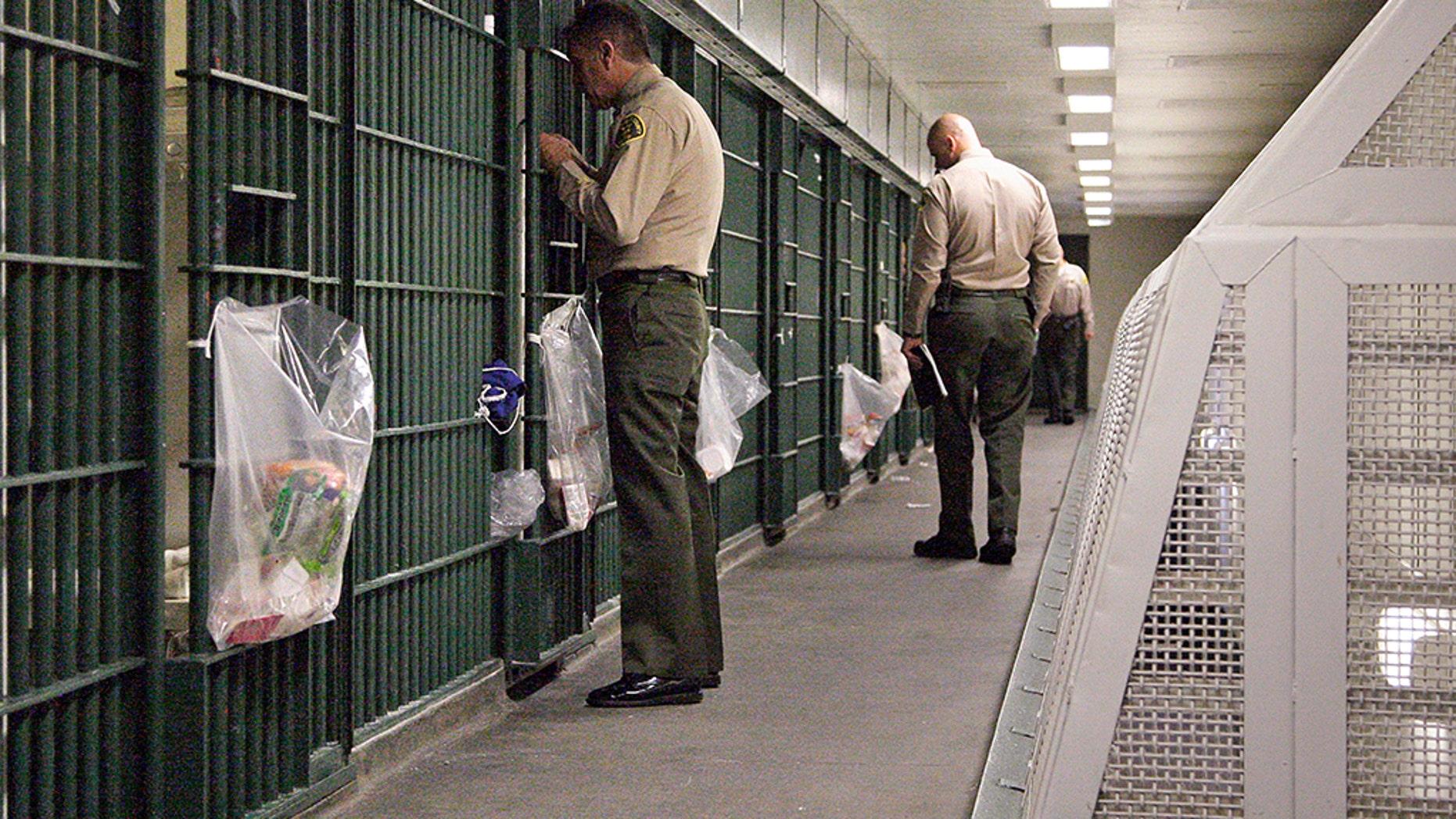 5 California Deputies Attacked Injured By Jail Inmates Sheriff S