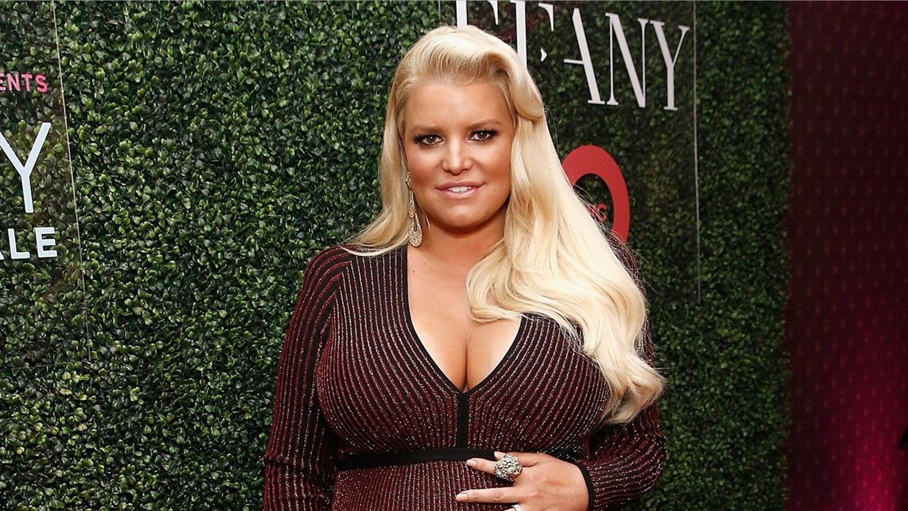 Jessica Simpson Jokes She S Heartbroken Over 5 Year Old Son S