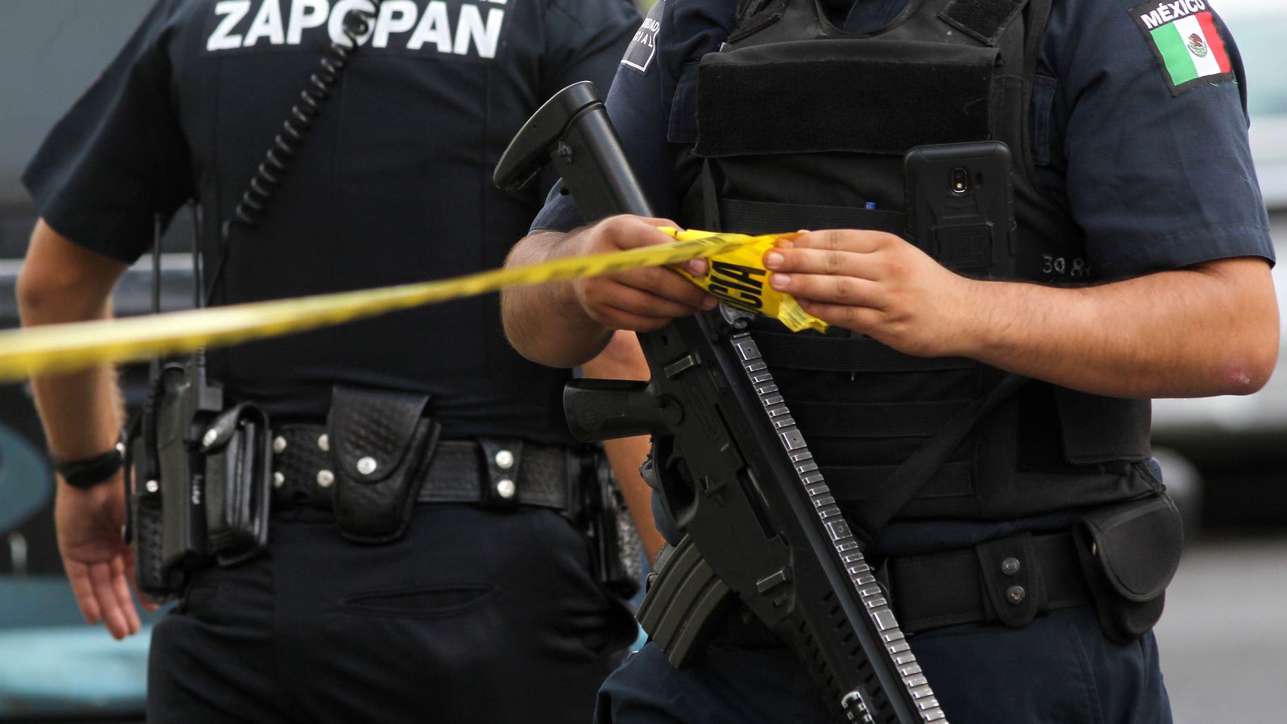 Police officers are pictured at a crime scene in Zapopan, state of Jalisco, Mexico on July 31, 2018 (Photo by ULISES RUIZ/AFP/Getty Images)
