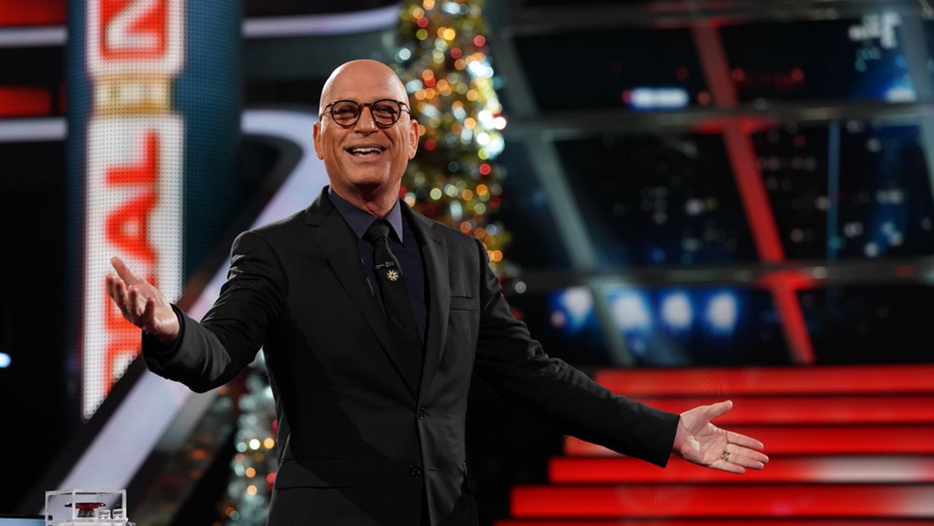 A contestant passed up $333,000 on the holiday episode of 'Deal or No Deal.'