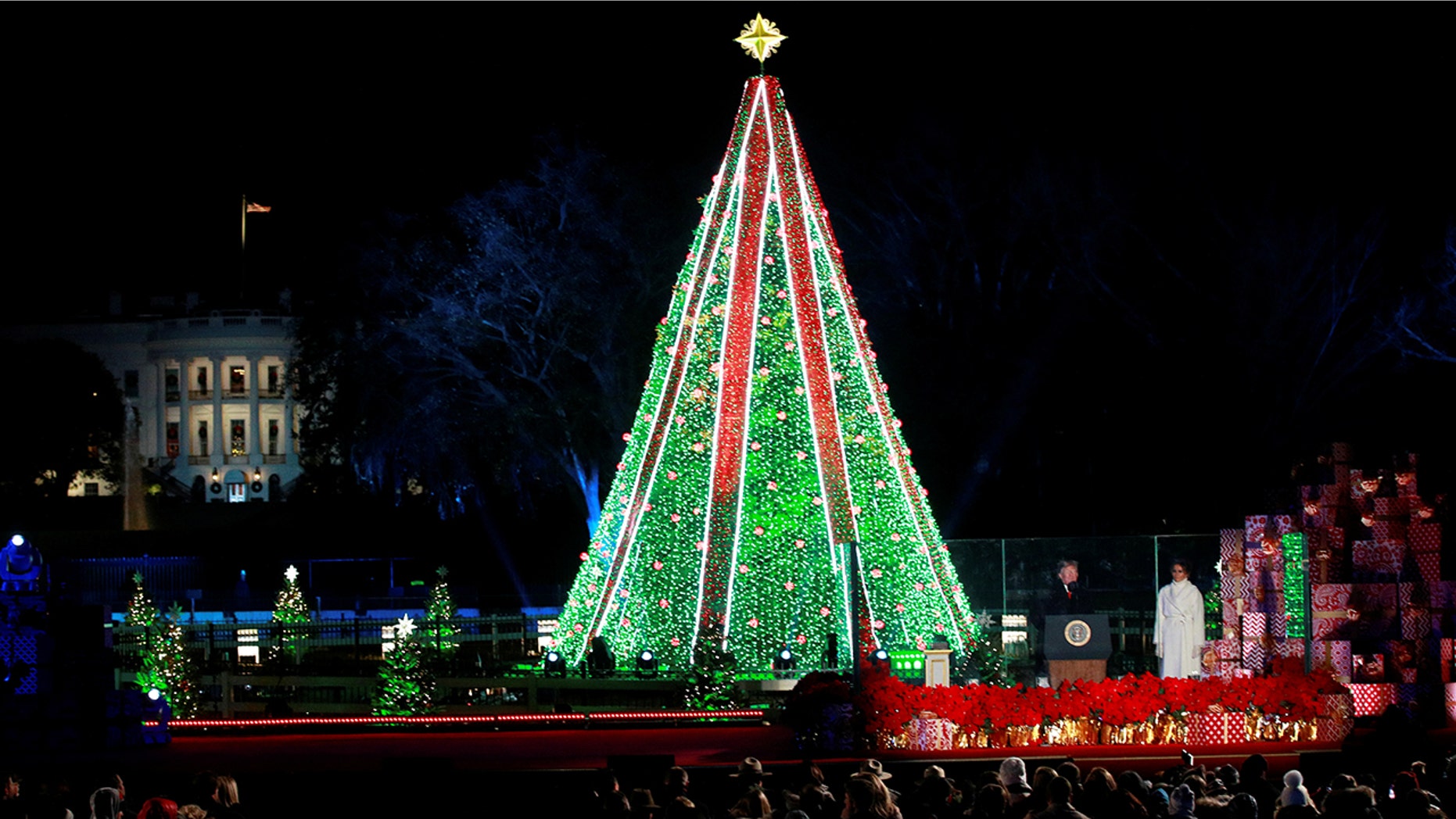 U.S. President Donald Trump and first lady Melania Trump participate in the 96th annual National Christmas Tree Lighting ceremony near the White House in Washington, U.S., November 28, 2018. REUTERS/Jim Young - RC11200157D0