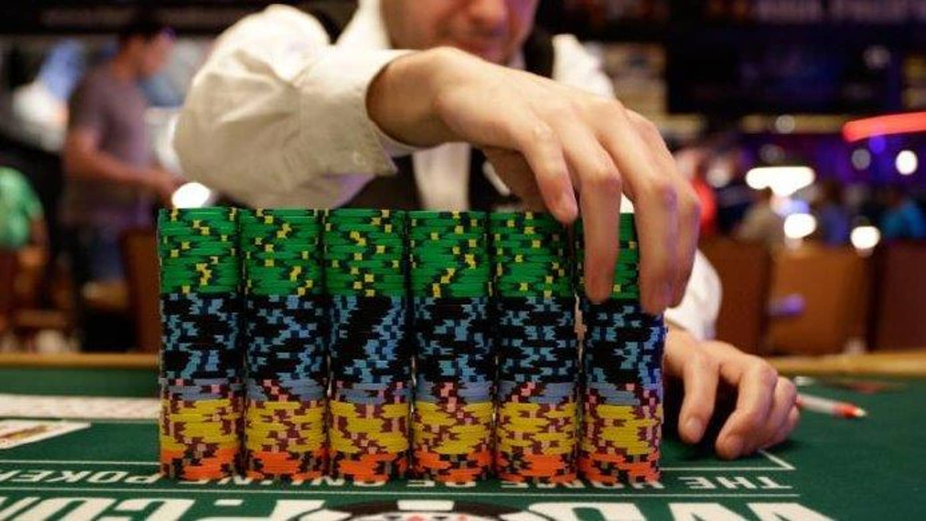 Scott Wellenbach, who came in third at the PokerStars Caribbean Adventure Main Event in the Bahamas, won $671.240 – and he’s donating it all to charity.