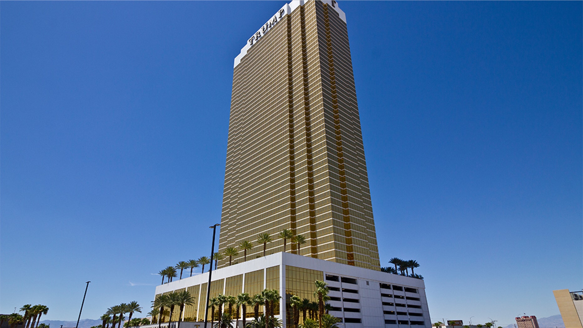 A window washer died Wednesday afternoon at the Trump International Hotel Las Vegas.