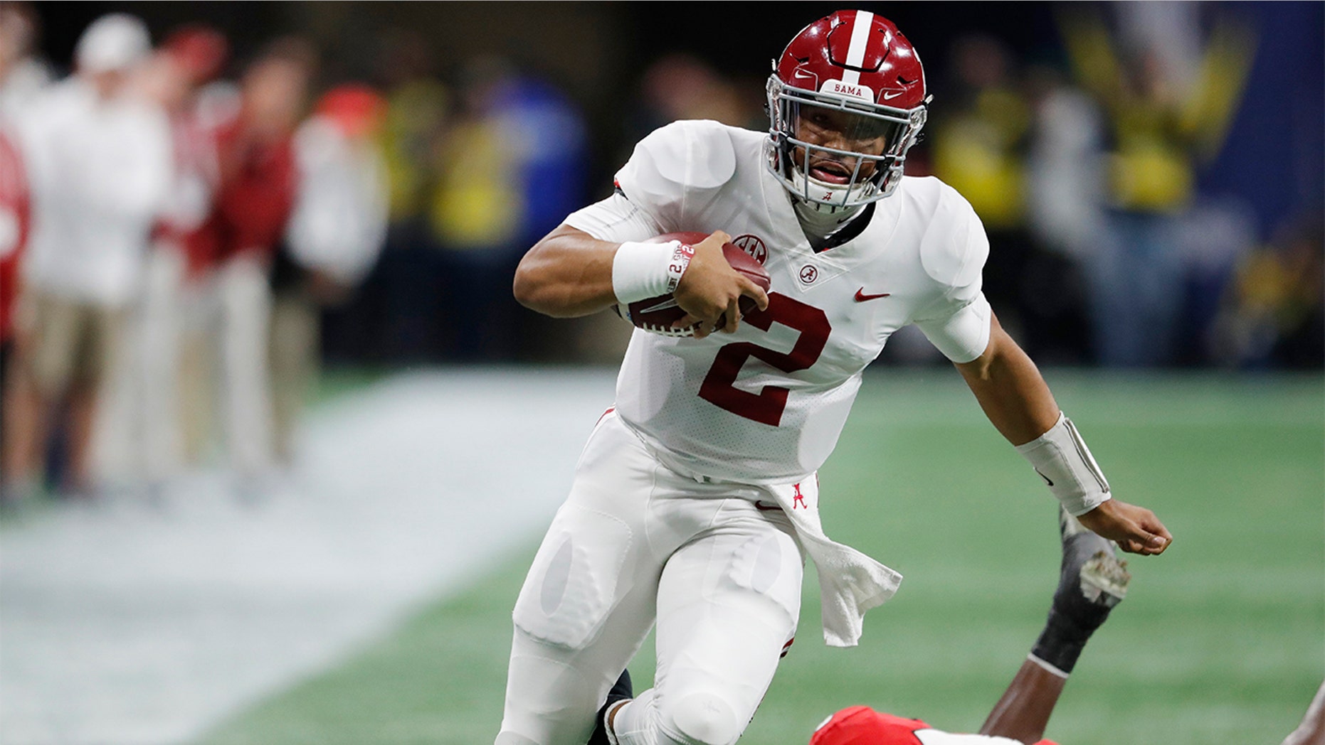 Alabama quarterback Jalen Hurts (2) runs past Georgia linebacker Walter Grant (84) during the second half of the Southeastern Conference championship NCAA college football game, Saturday, Dec. 1, 2018, in Atlanta.