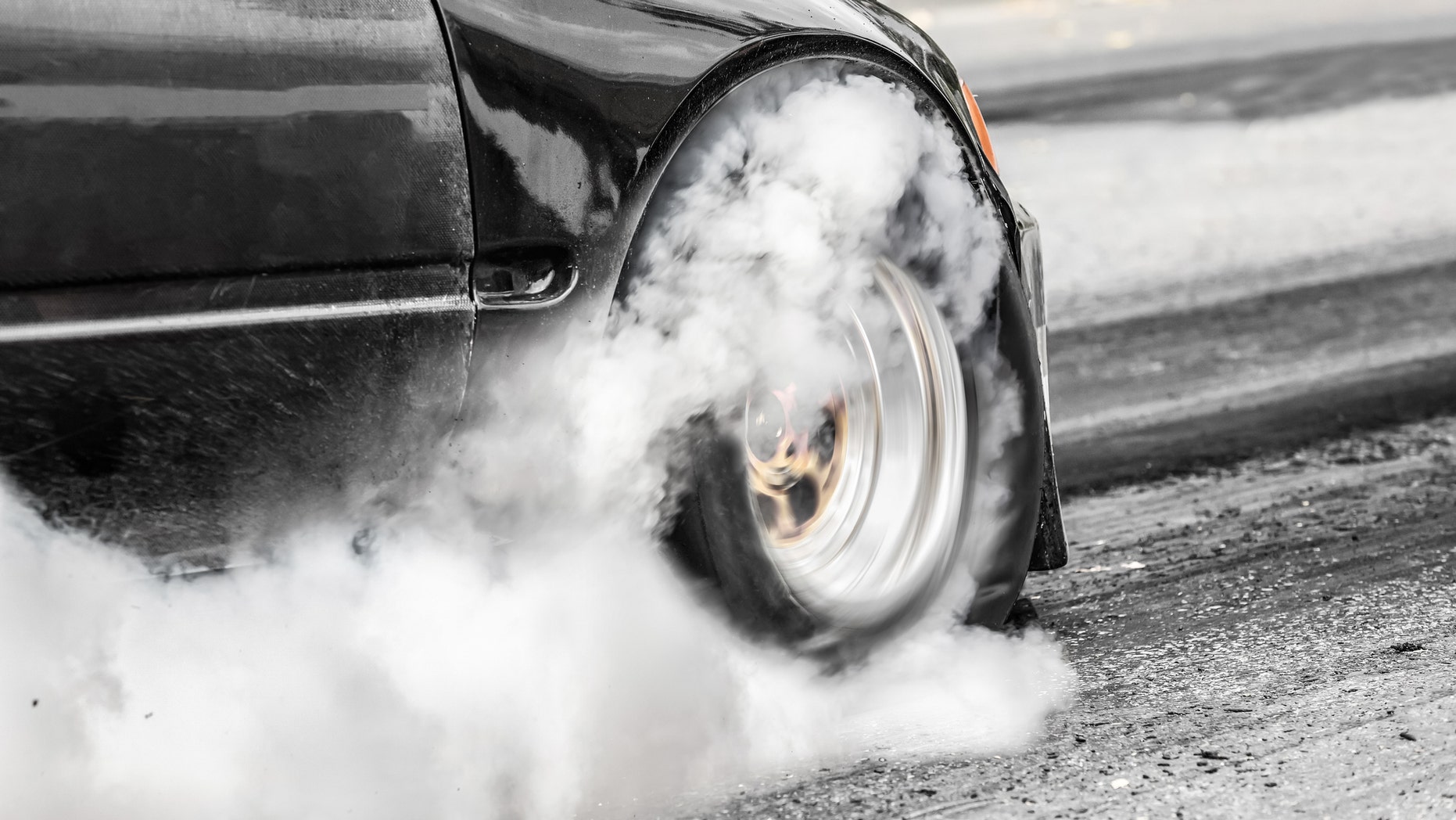 The couple, from South Australia, had planned to learn the sex of their unborn child with the help of a car and a set of tires, which were rigged to throw off colorful smoke.