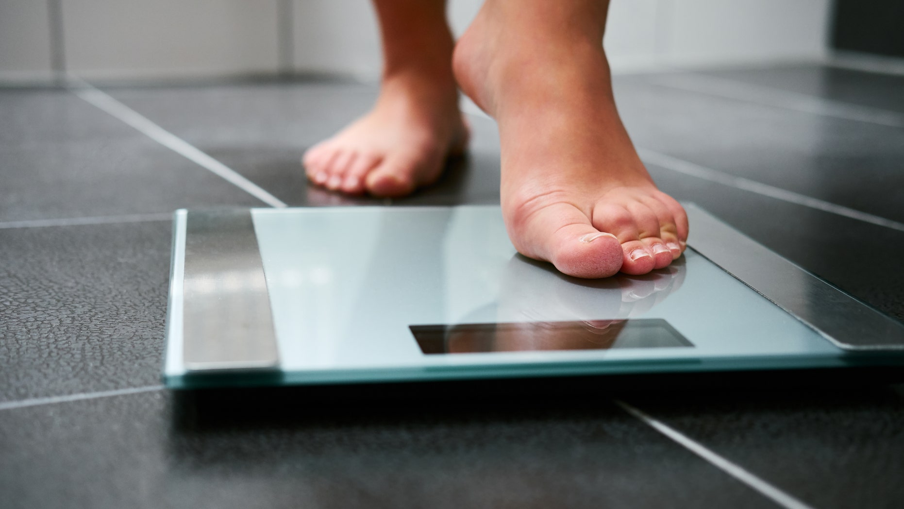 A new report released Thursday shows U.S. adults aren't getting any taller but they are still getting fatter.<br data-cke-eol="1">