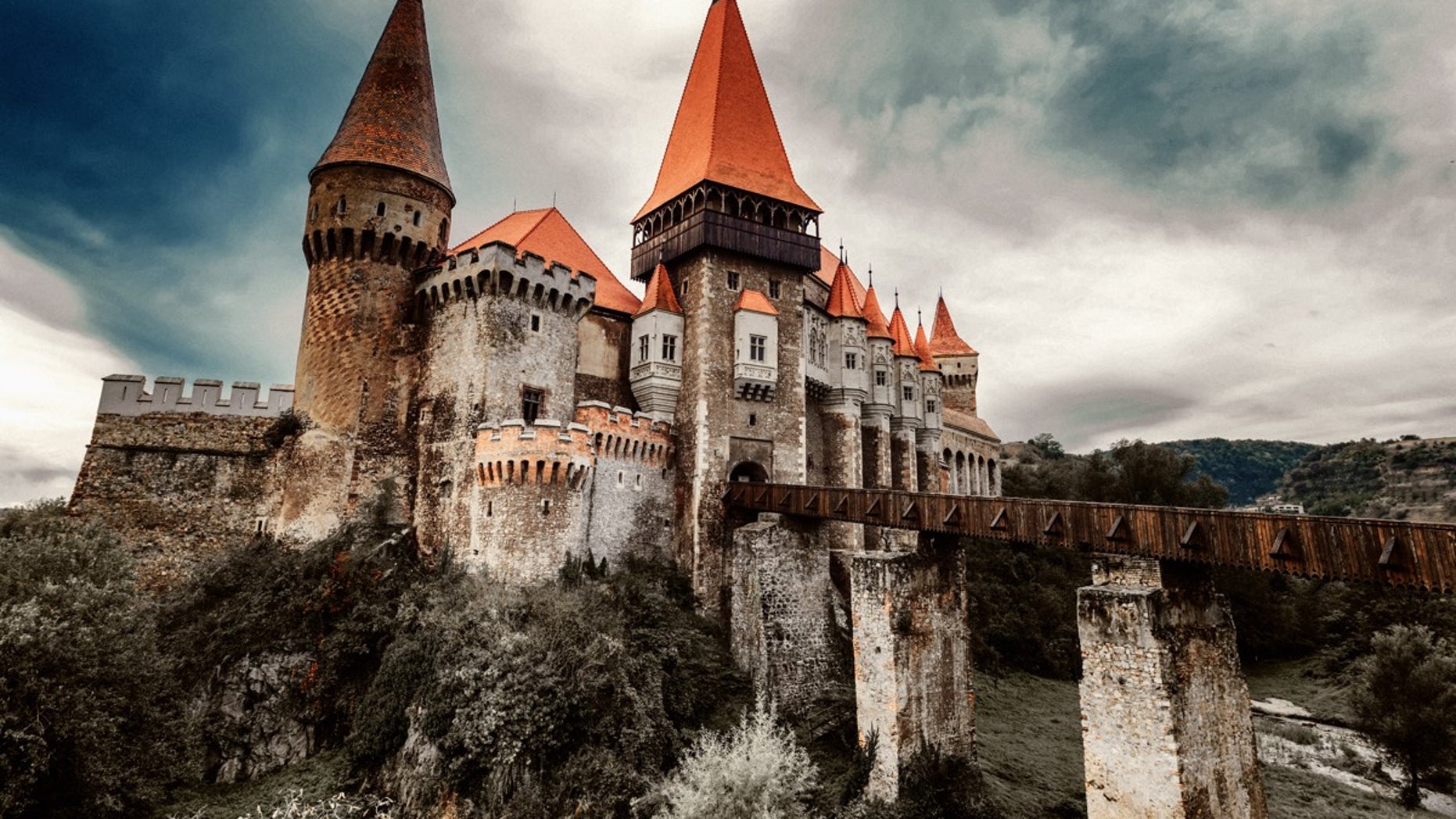 What Lies Beneath The Transylvanian Castle That Imprisoned Dracula 
