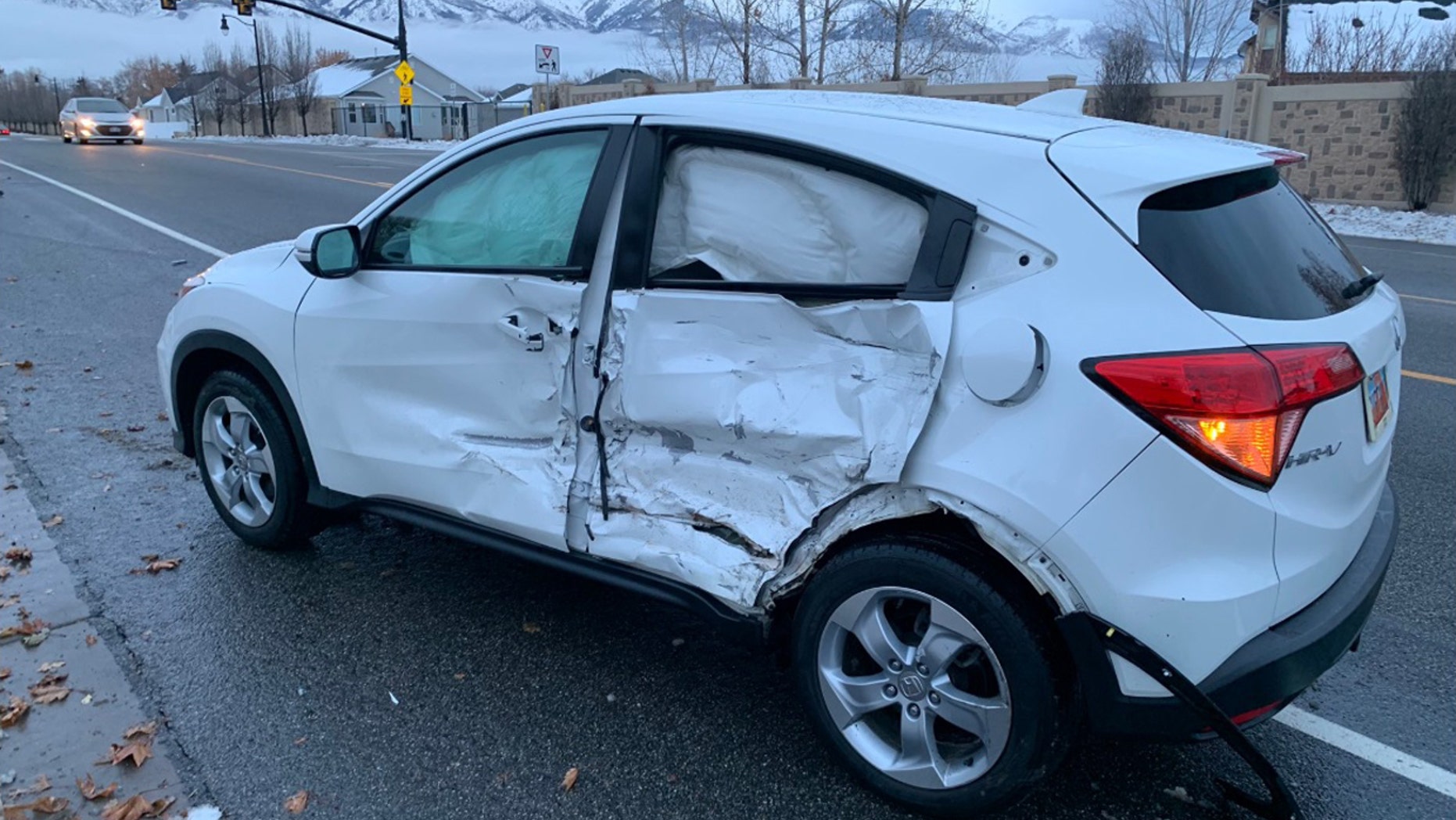 Layton Police Department shared images of two badly damaged vehicles on Twitter explaining that the collision was the “predictable result” of the “Bird Box” challenge, in which people are called to do everyday tasks while blindfolded.