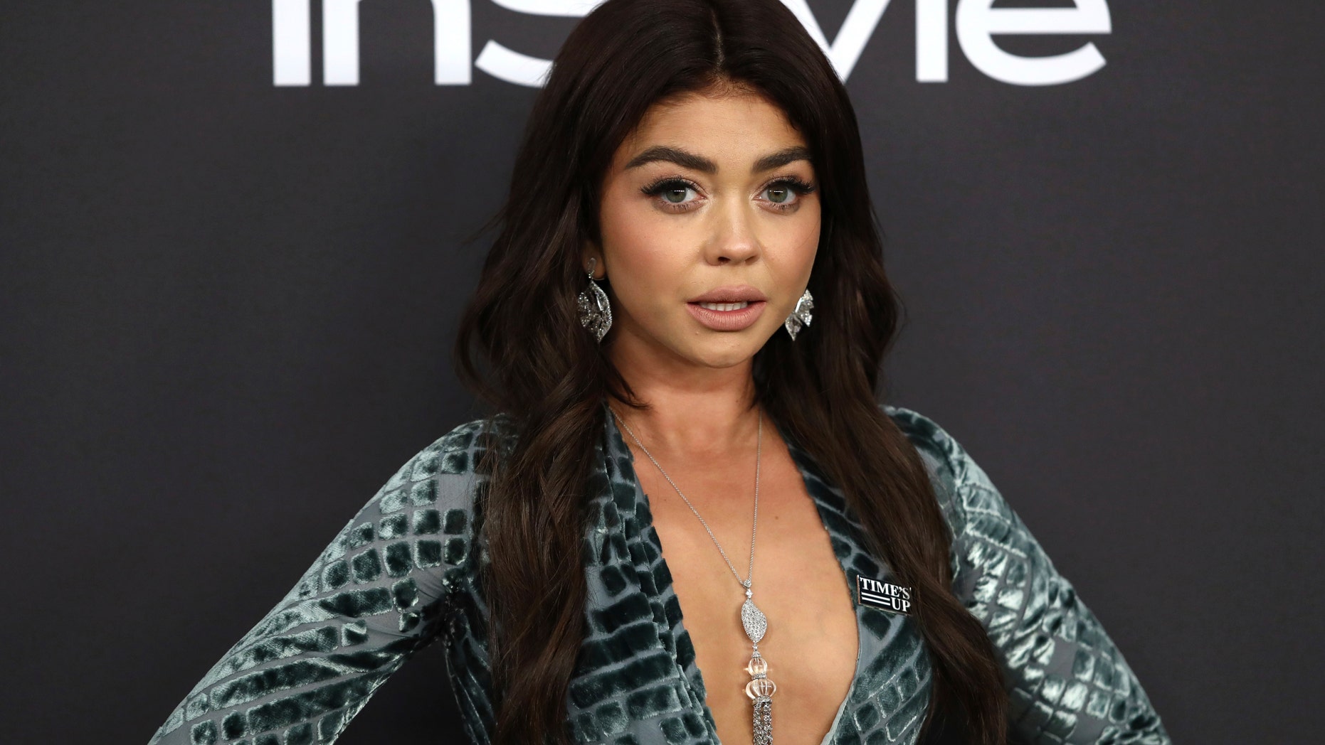 Did Modern Family Star Sarah Hyland Have A Nip Slip Ahead Of The 2019 Golden Globes Did Modern Family Star Sarah Hyland Have A Nip Slip Ahead Of The 2019 Golden Globes
