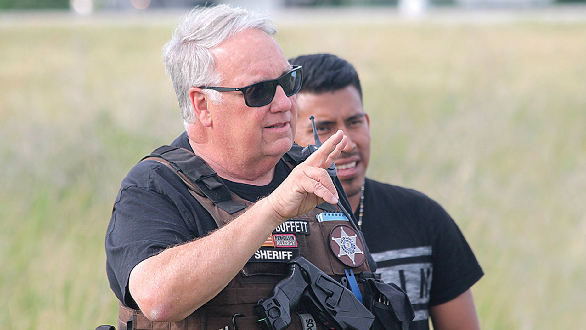 Howard G. Buffet picured in Illinois, interviewing five people in a broken-down vehicle, one of whom reportedly confessed to entering the U.S. illegally twice.